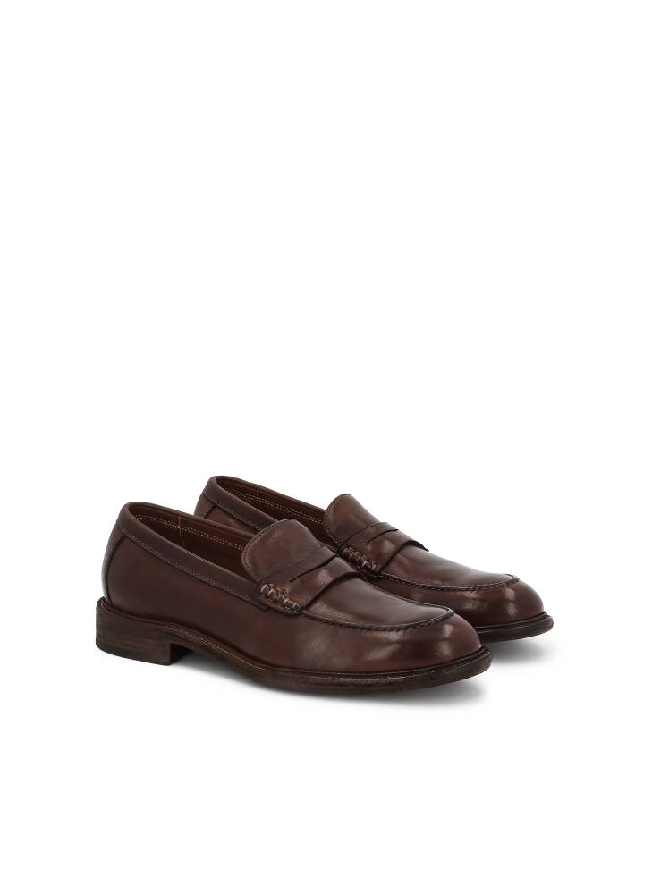 Elegant leather loafers