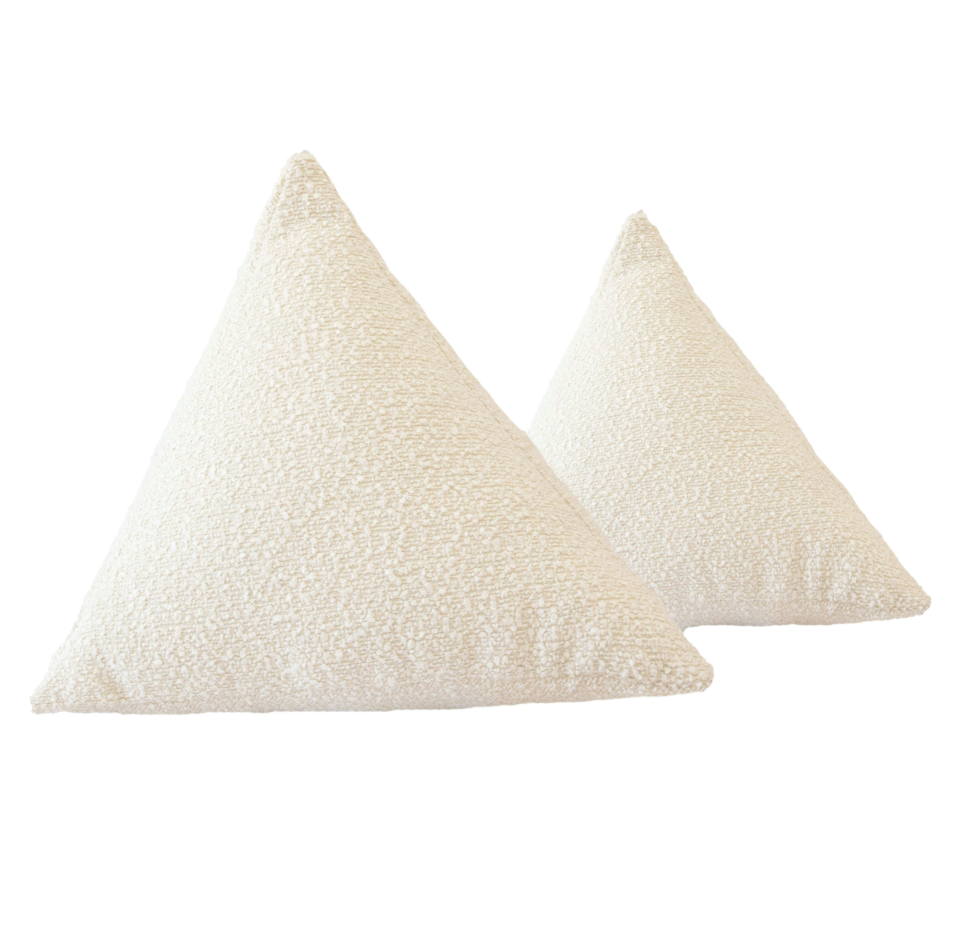- Coussin pyramide en bouclette M