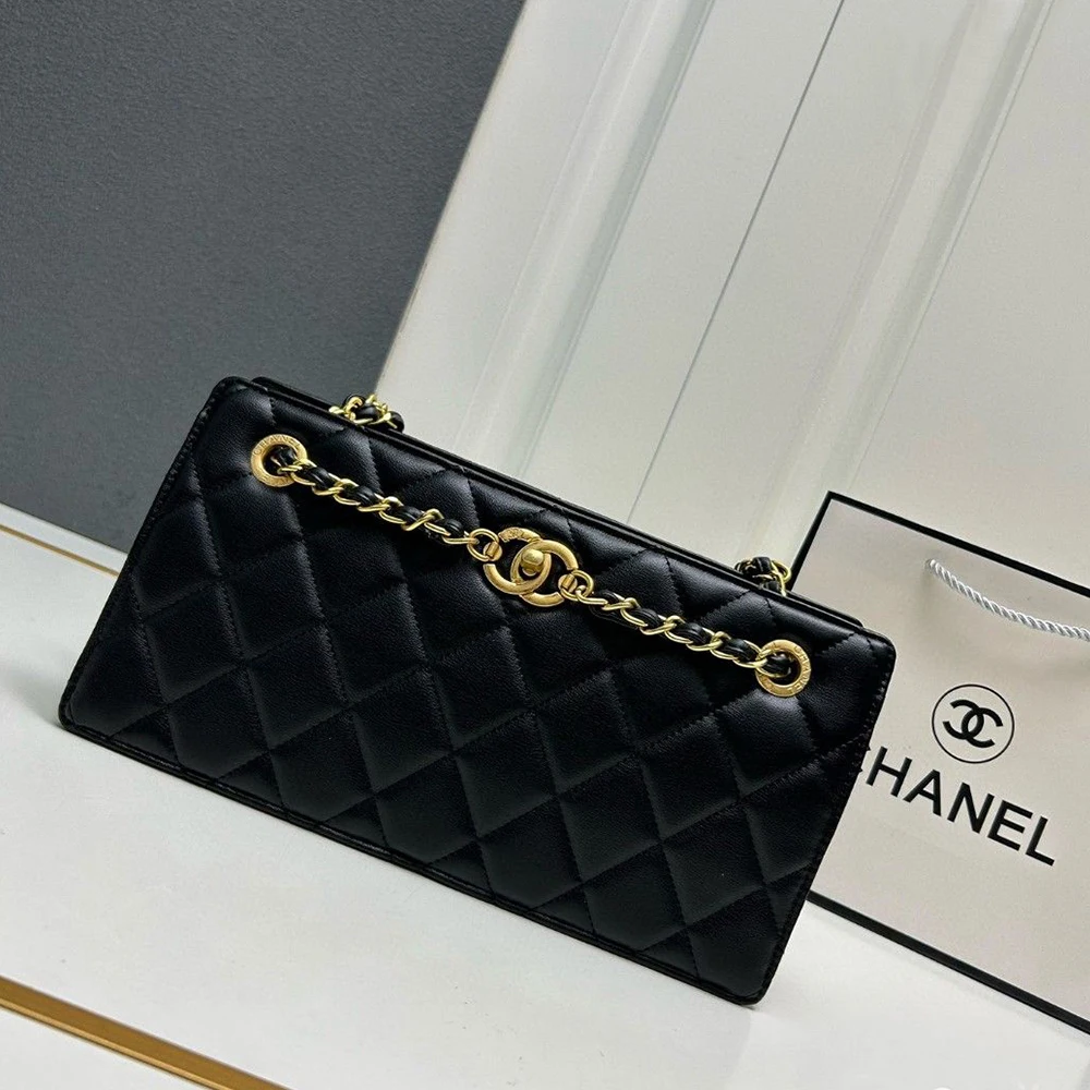 Chanel HandBag Made From Leather With Chain