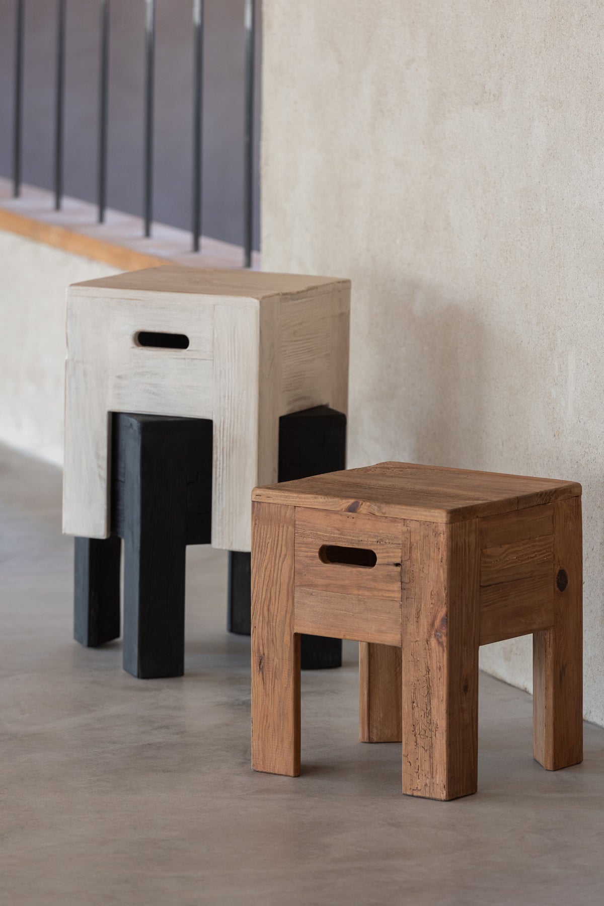 J-Line kruk Will - dennenhout - wit