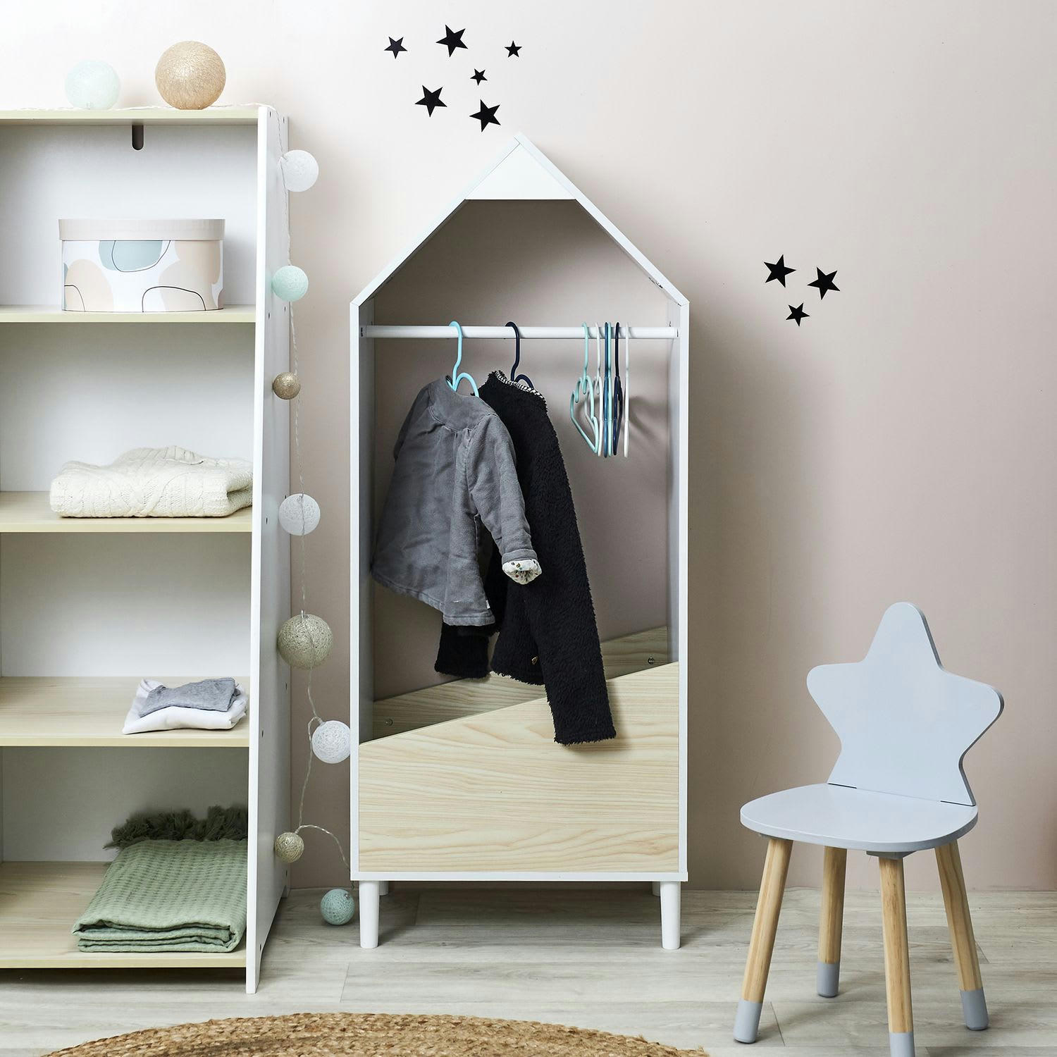 - Penderie cabane semi-fermée pour chambre d'enfant blanc