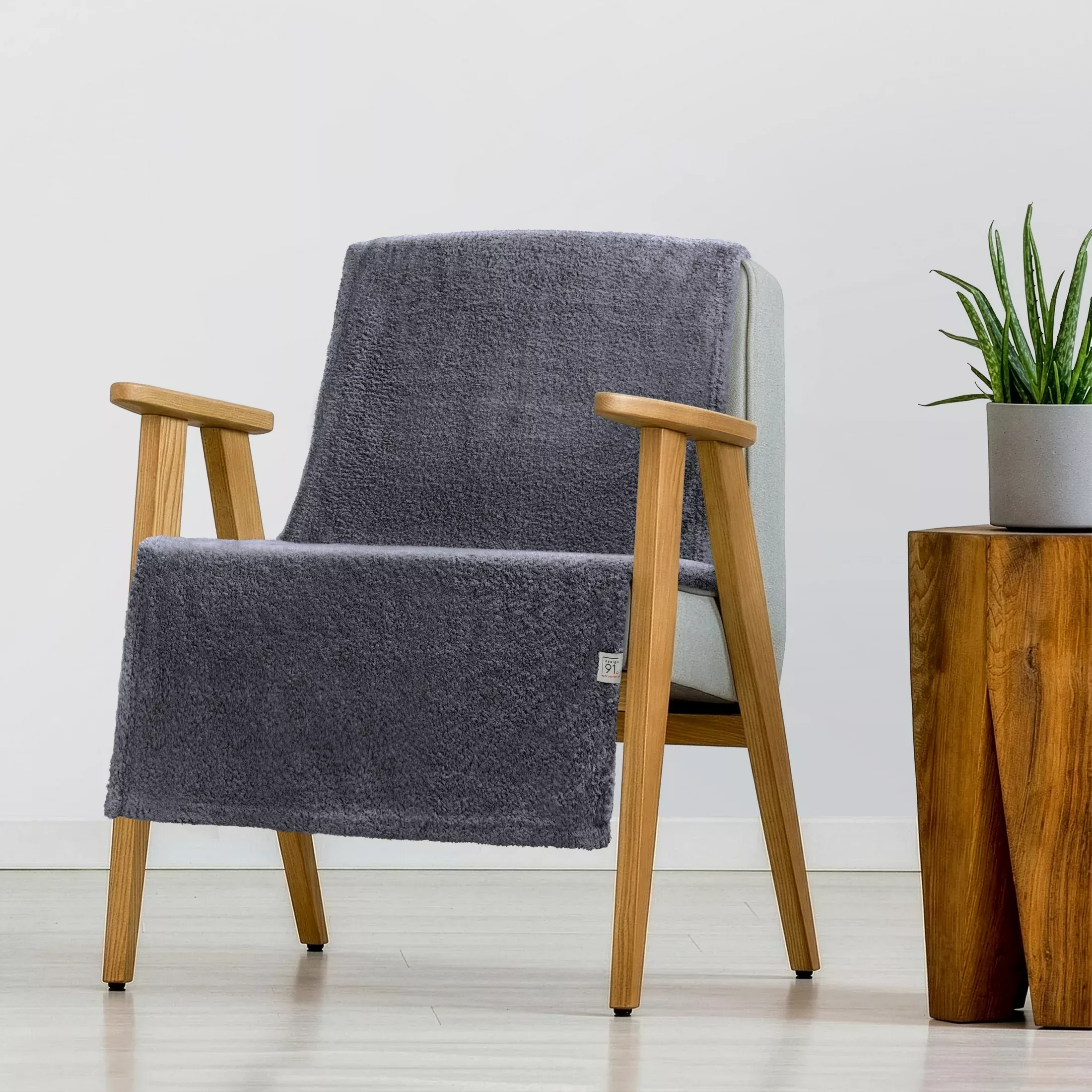 Narzuta na fotel z polaru 70x160 cm stalowa LORI Design 91