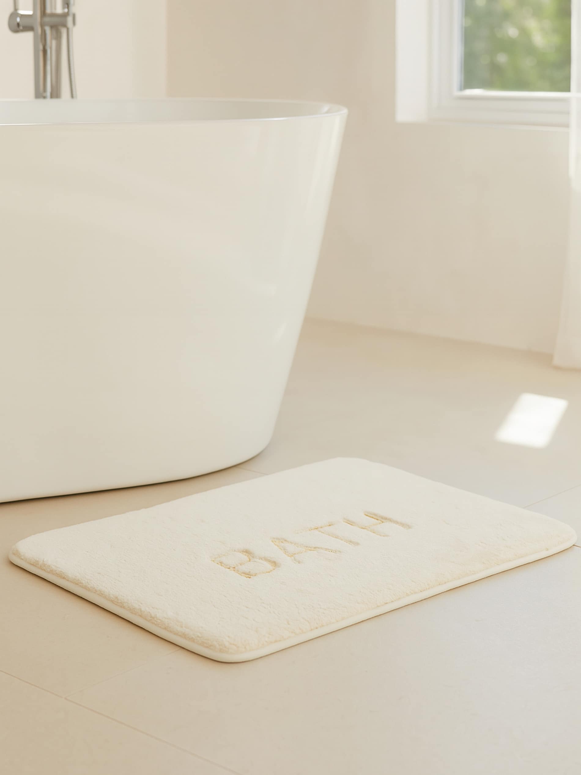 Dywanik łazienkowy z napisem BATH