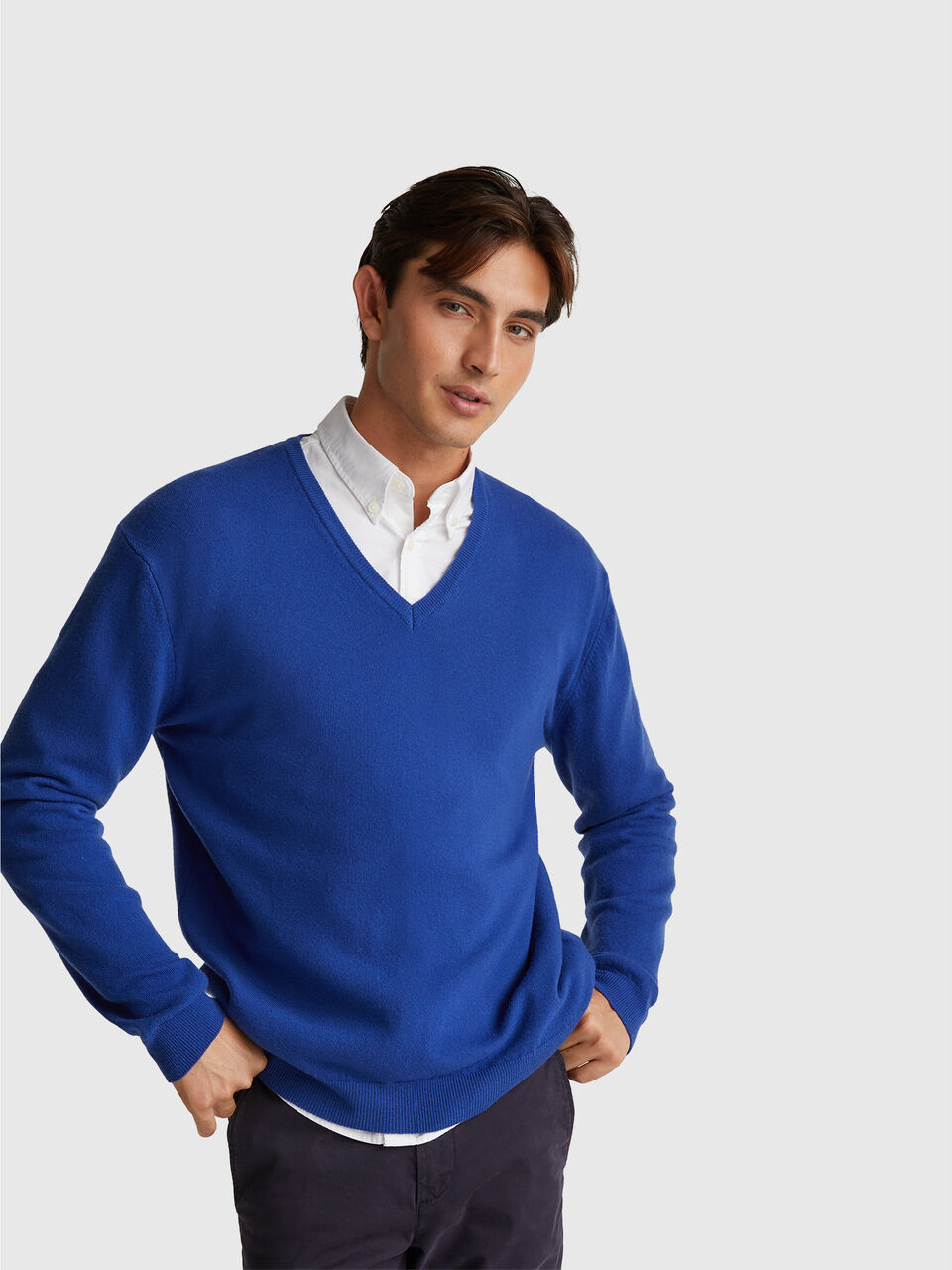 Cornflower blue V-neck sweater in pure Merino wool