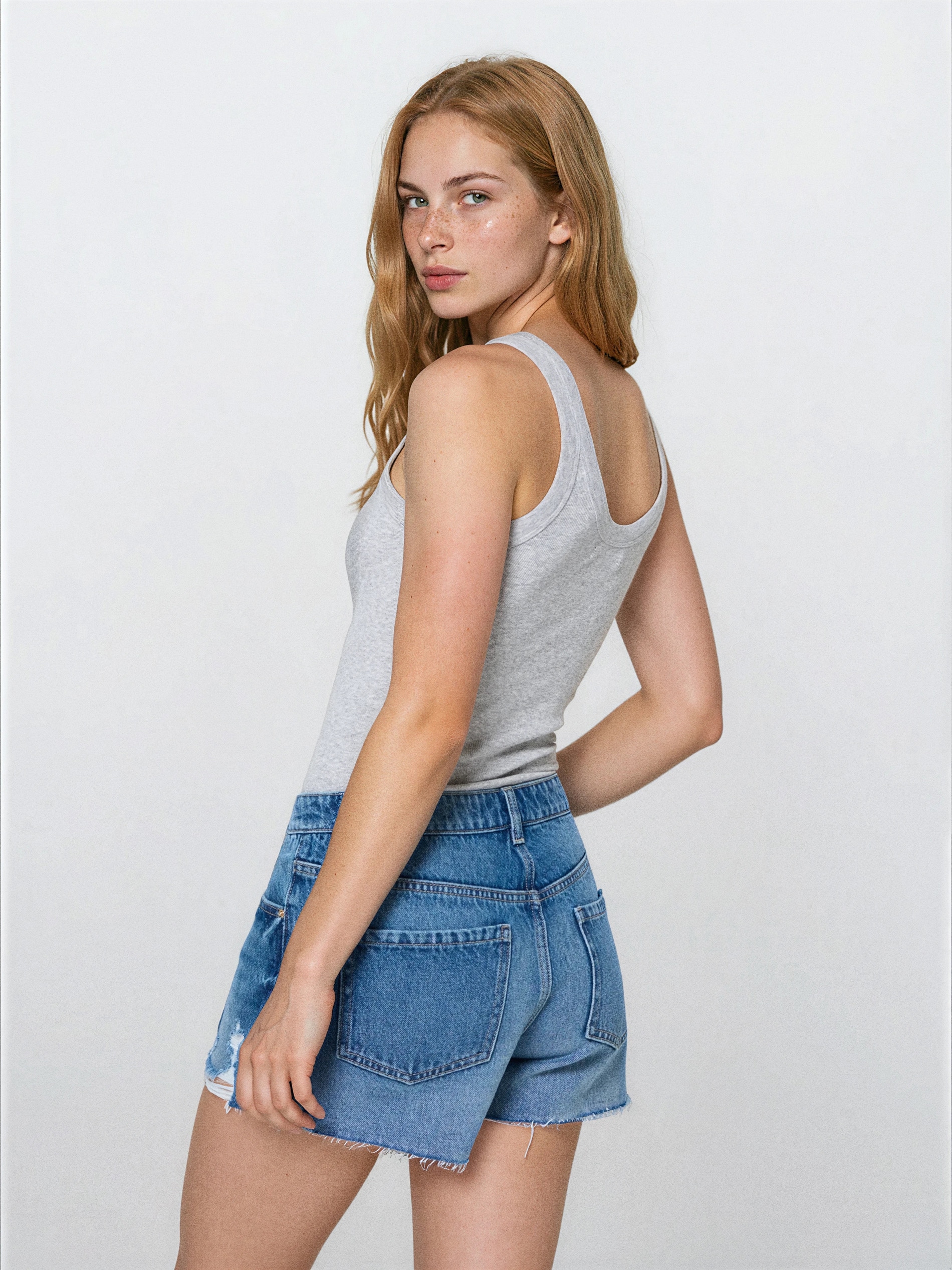 Szorty jeansowe mid waist z przetarciami
