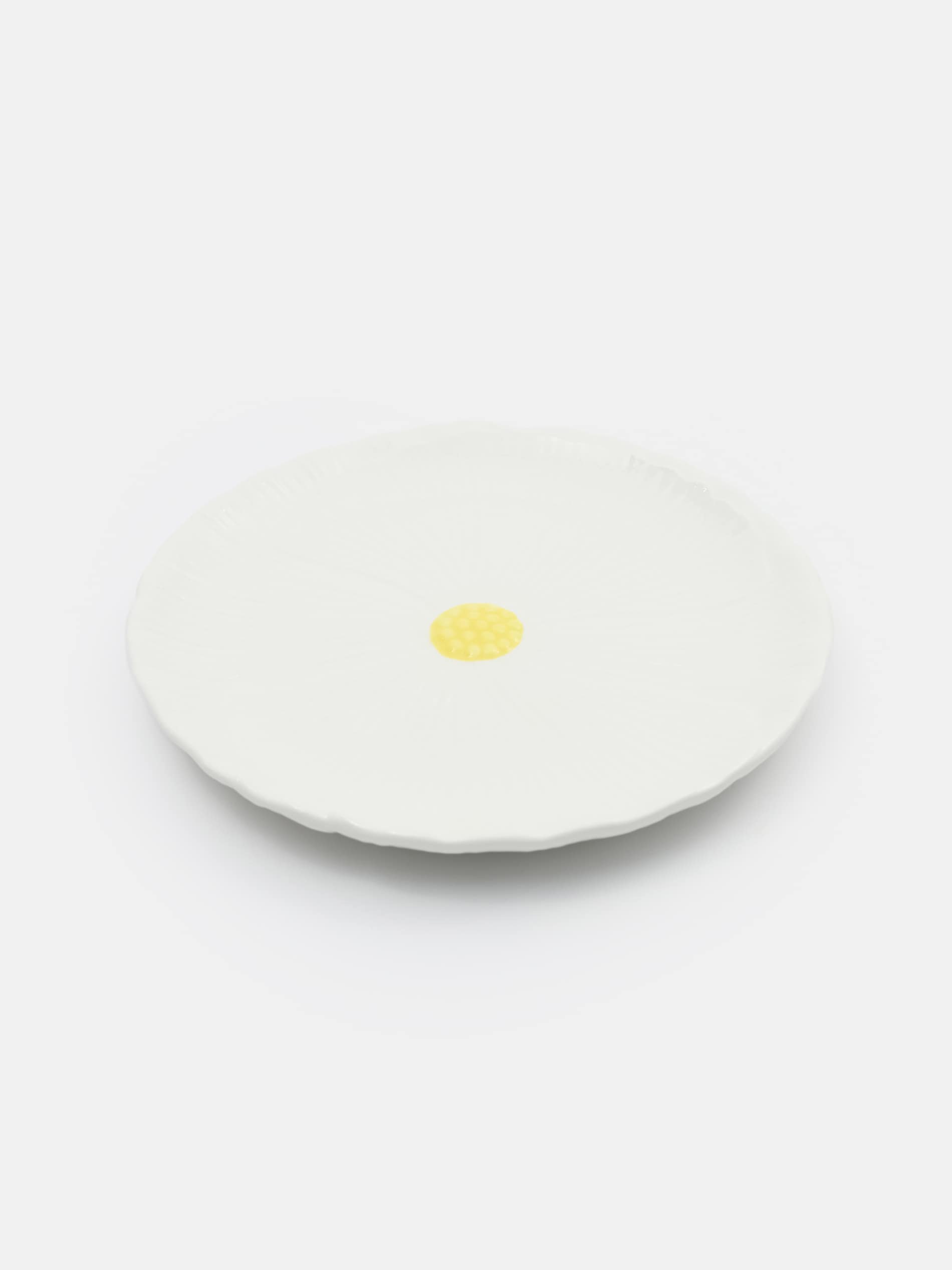 Ceramiczny talerz w kształcie kwiatu