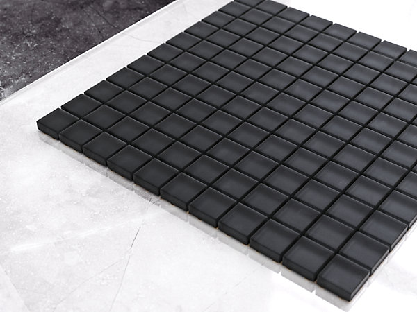 Mosaïque en verre sur filet pour salle de bain ou cuisine 30 cm x 30 cm - Velvet black