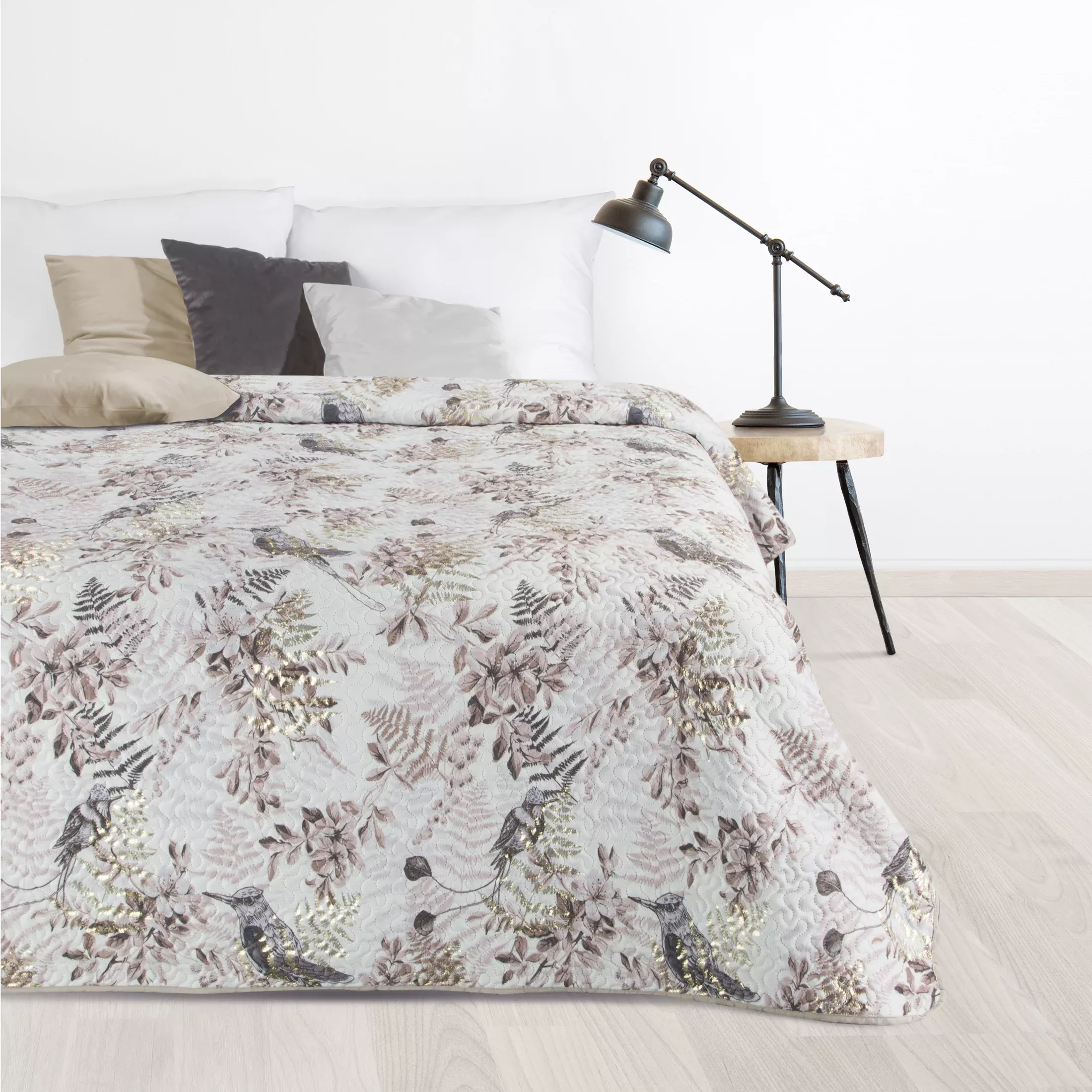 Narzuta biało, beżowa 170x210 cm z nadrukiem z motywem ptaków i gałązek ze złocistymi akcentami POLY Design 91