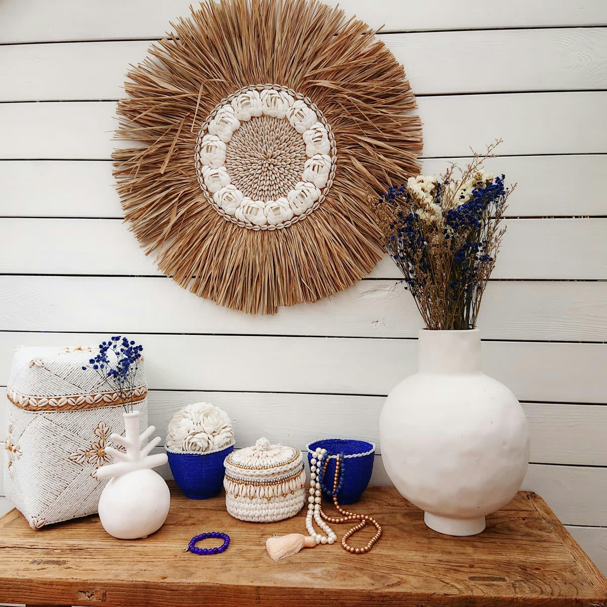 Aloha - Décoration murale en raphia et coquillages D60 cm