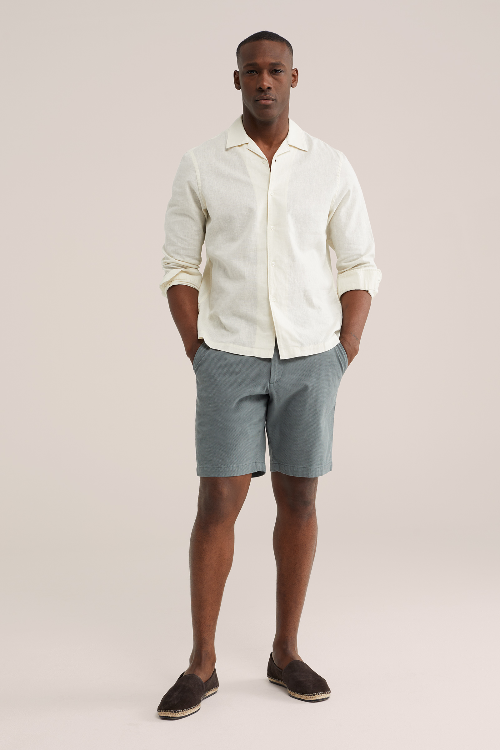 Heren regular fit comfort chinoshort met structuur