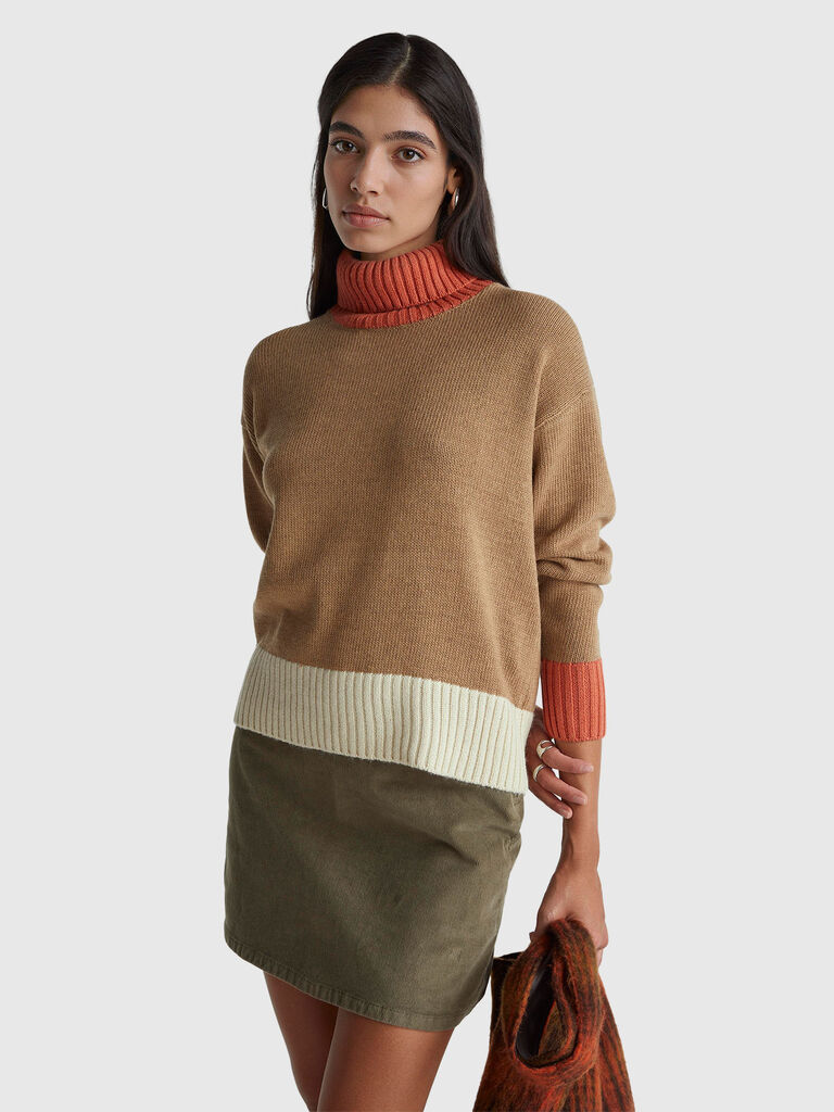Color block turtleneck