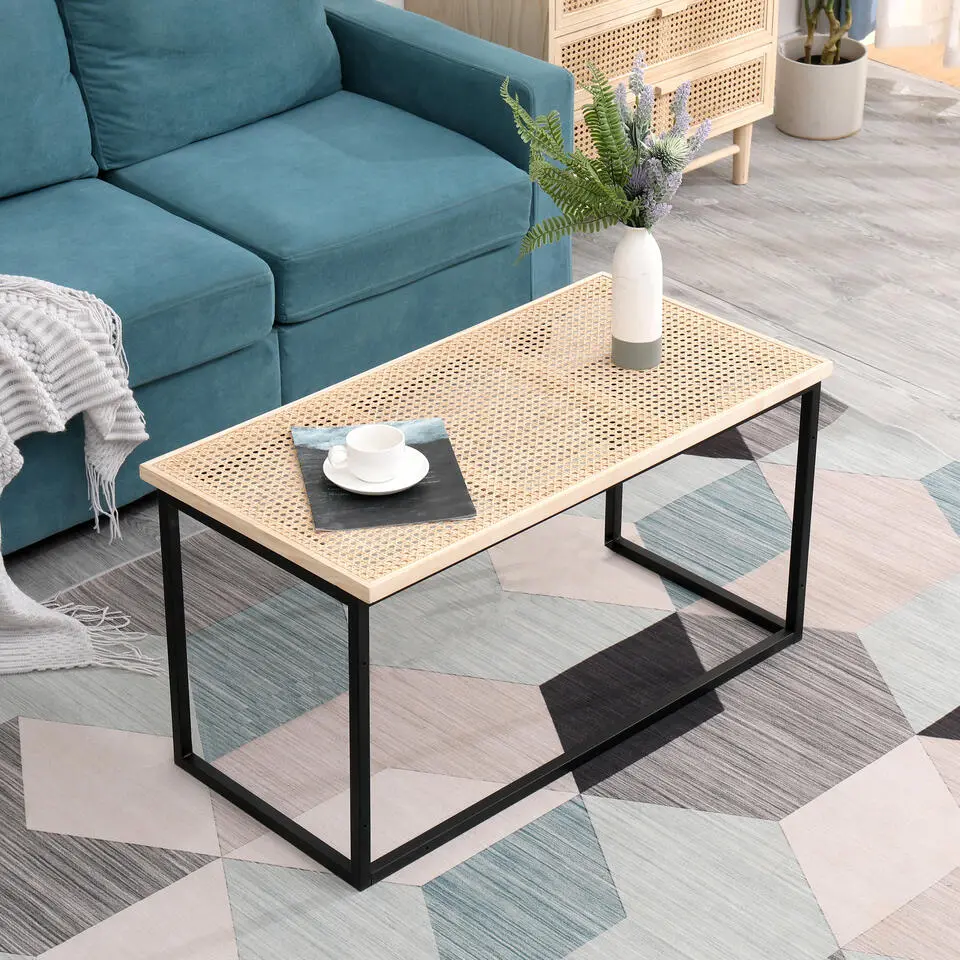 Industri?le rotan en zwarte metalen salontafel