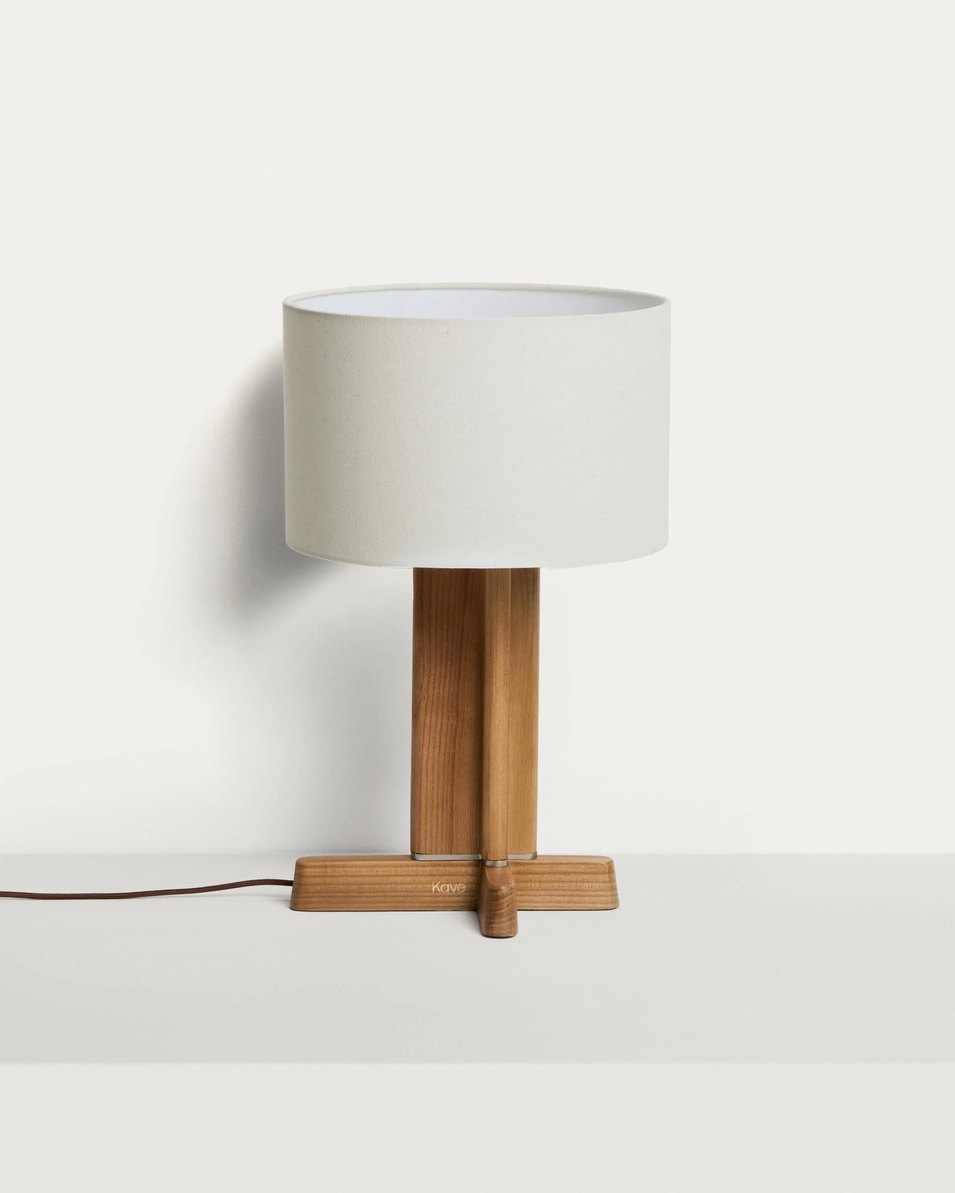 Niani table lamp in rubber wood with natural finish and ivory-coloured cotton lamp shade Ø30cm