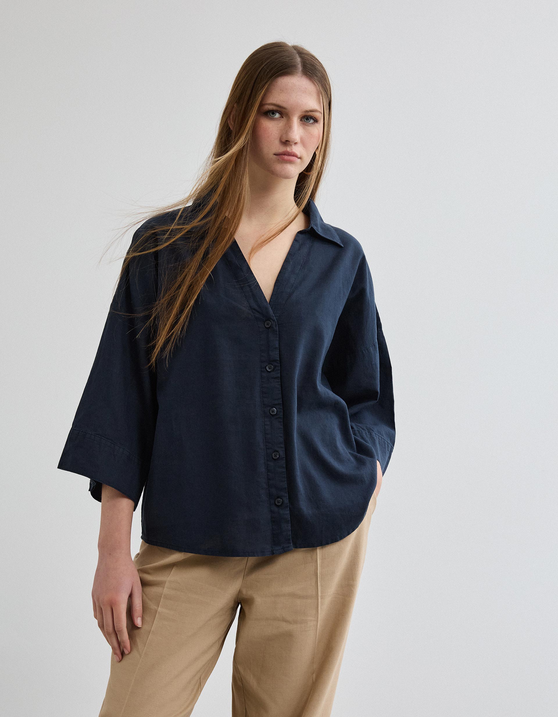 Blusa com Linho, Mulher, Azul Escuro
