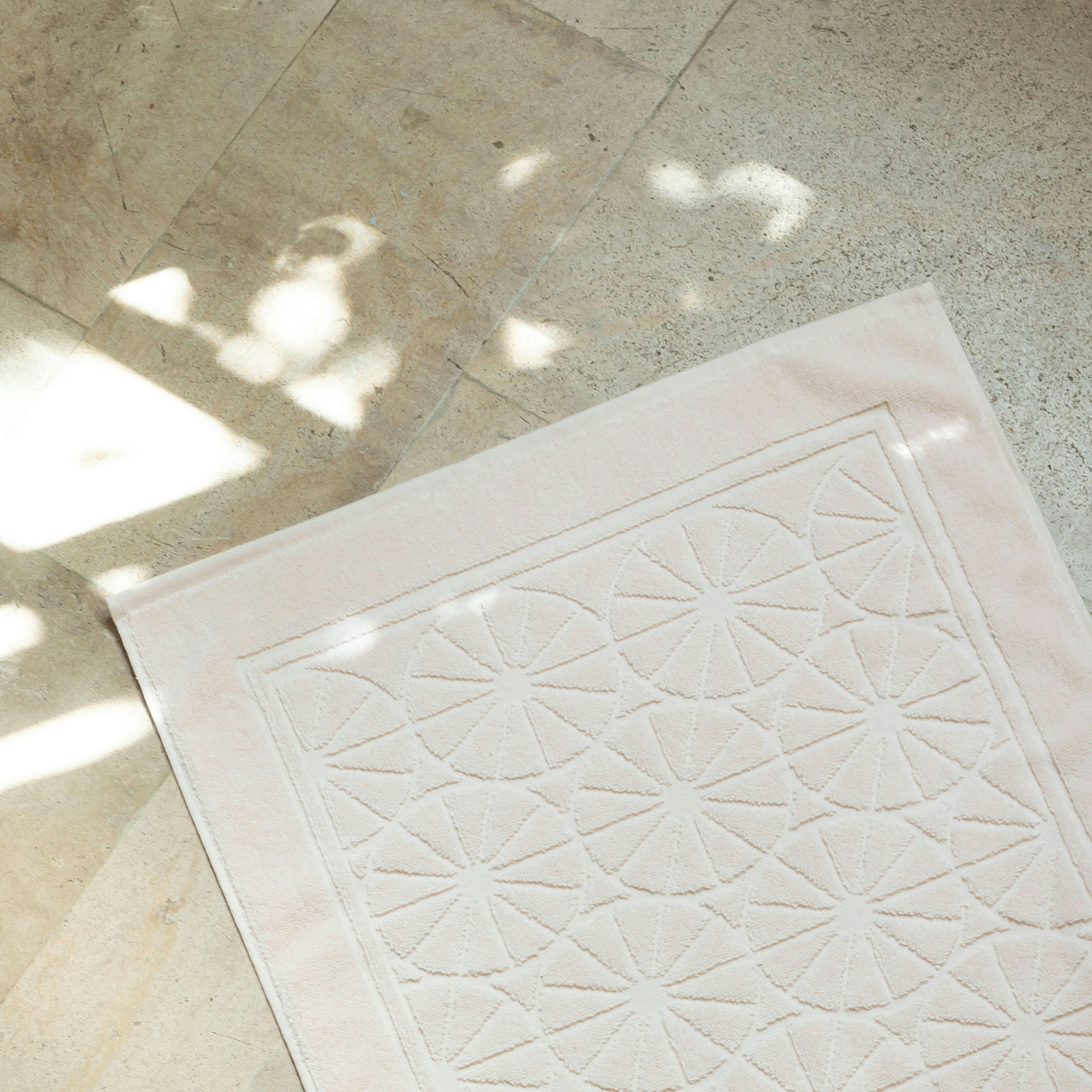 LOTUS - Tapis de bain Rosee bouclette jacquard rose 50 x 90 cm