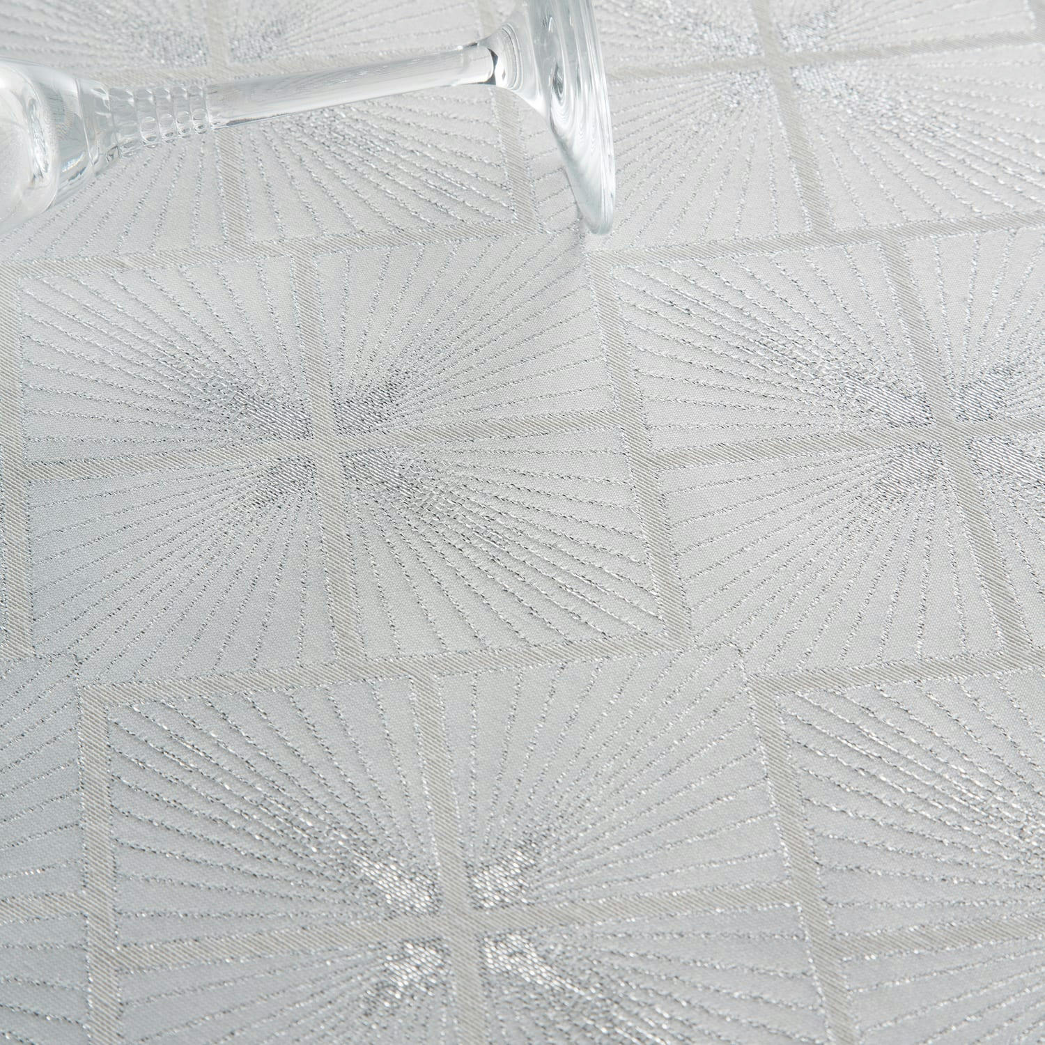 NIDO BLANCO - Nappe tissée jacquard blanc avec traitement anti-taches 150x150 cm