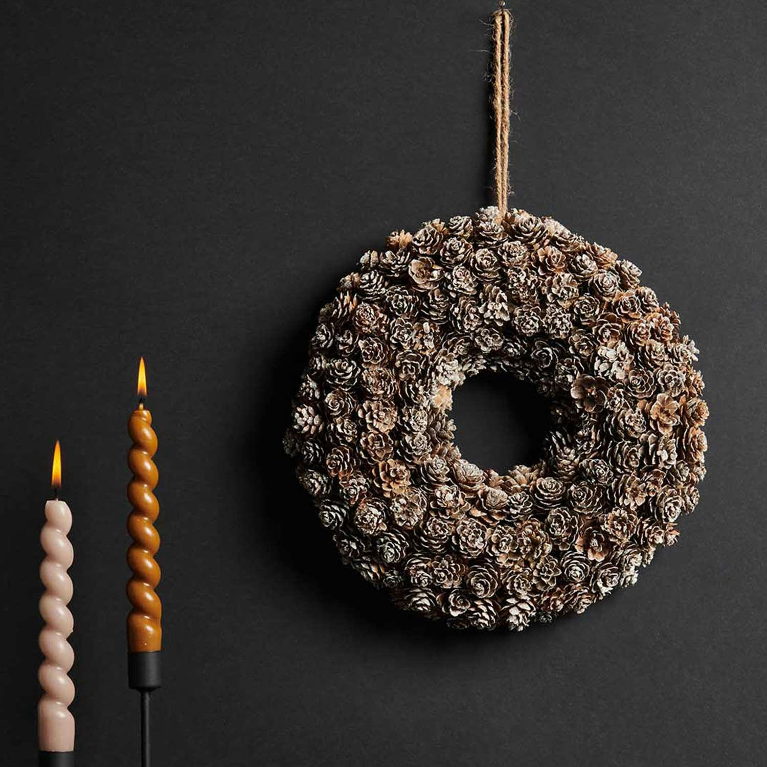 - Couronne mini pommes de pin Ø 30 cm