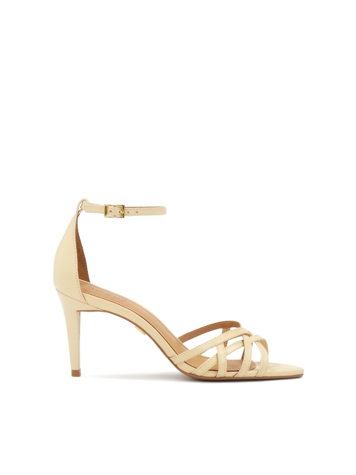 Heeled sandals with crisscrossing straps