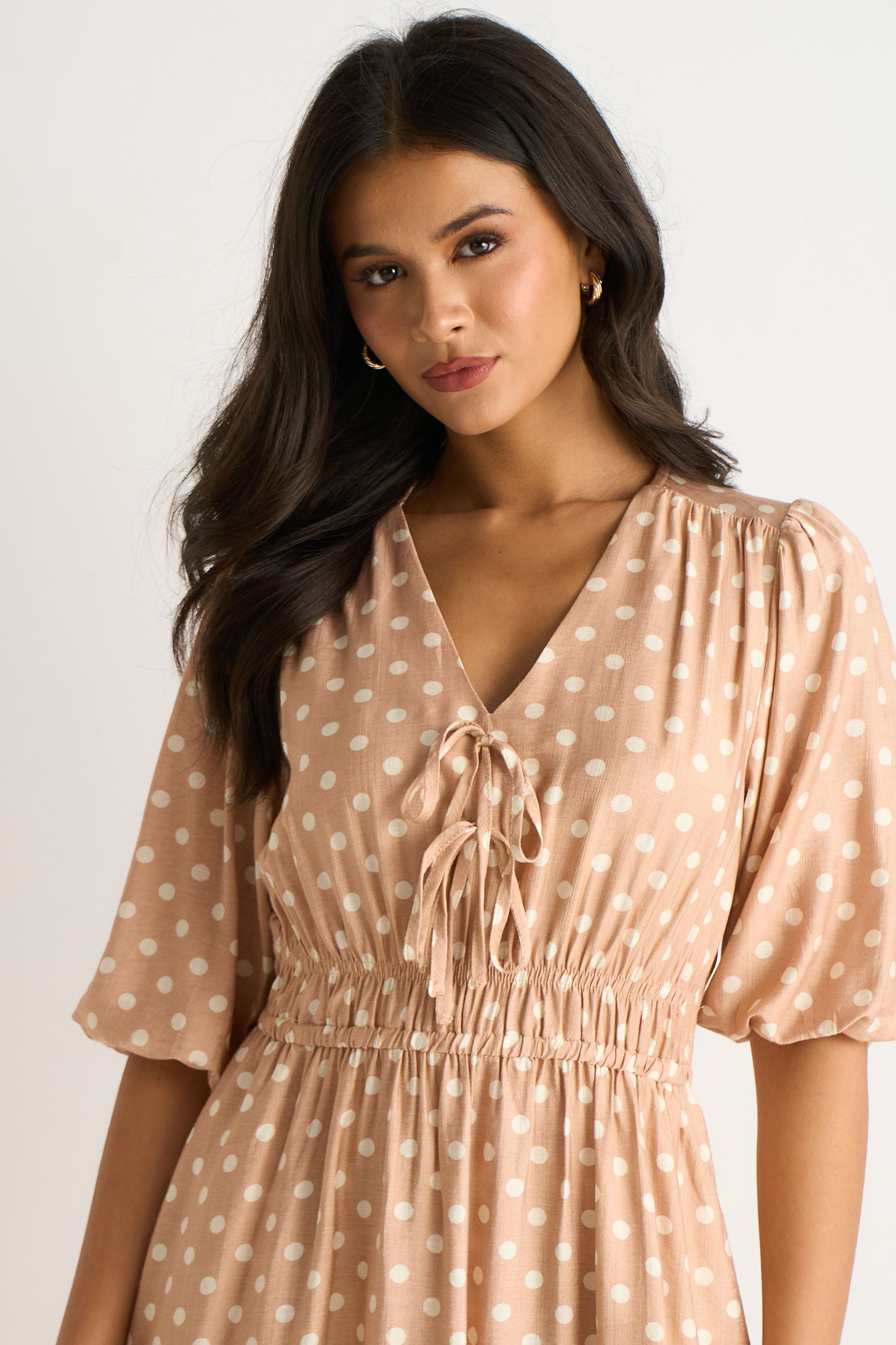 Gini London Oatmeal Spot Print Shirred Waist Shift Midi Dress