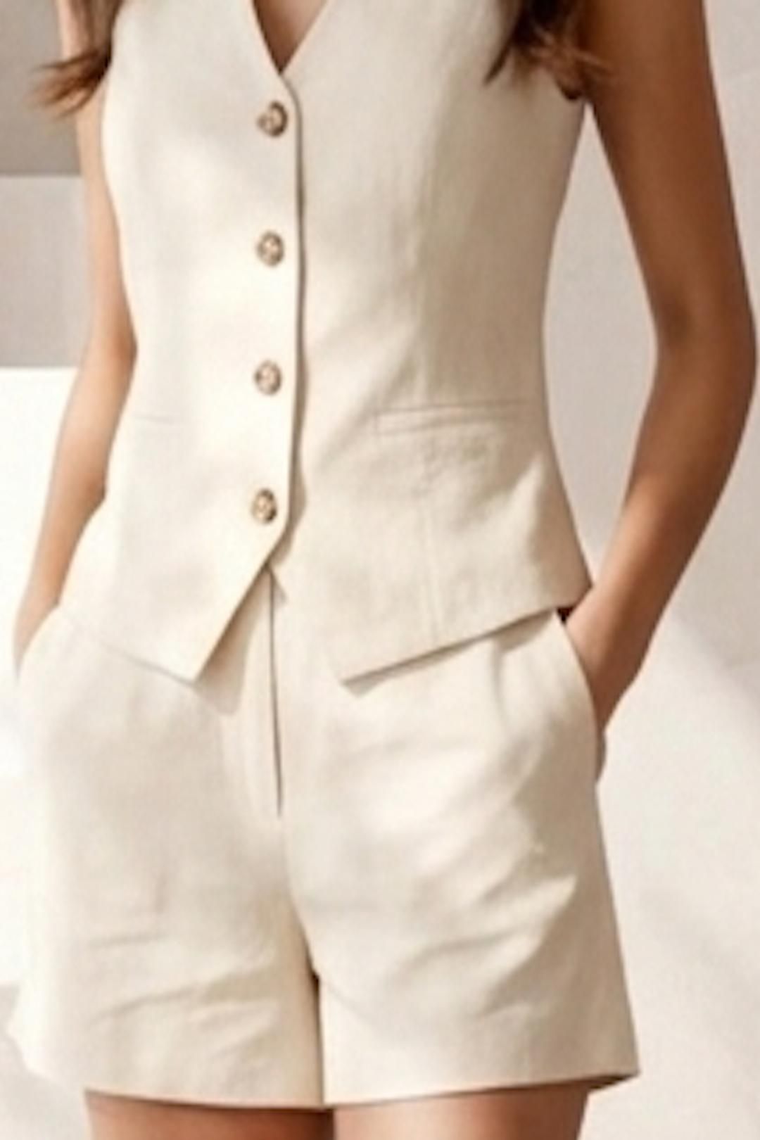 Chi Chi London Tailored Short in Cream