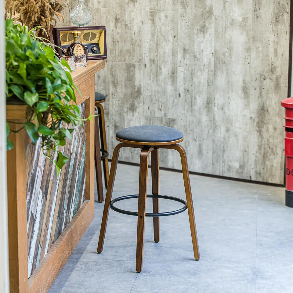 Set van 2 barkrukken van essen en kunstleer