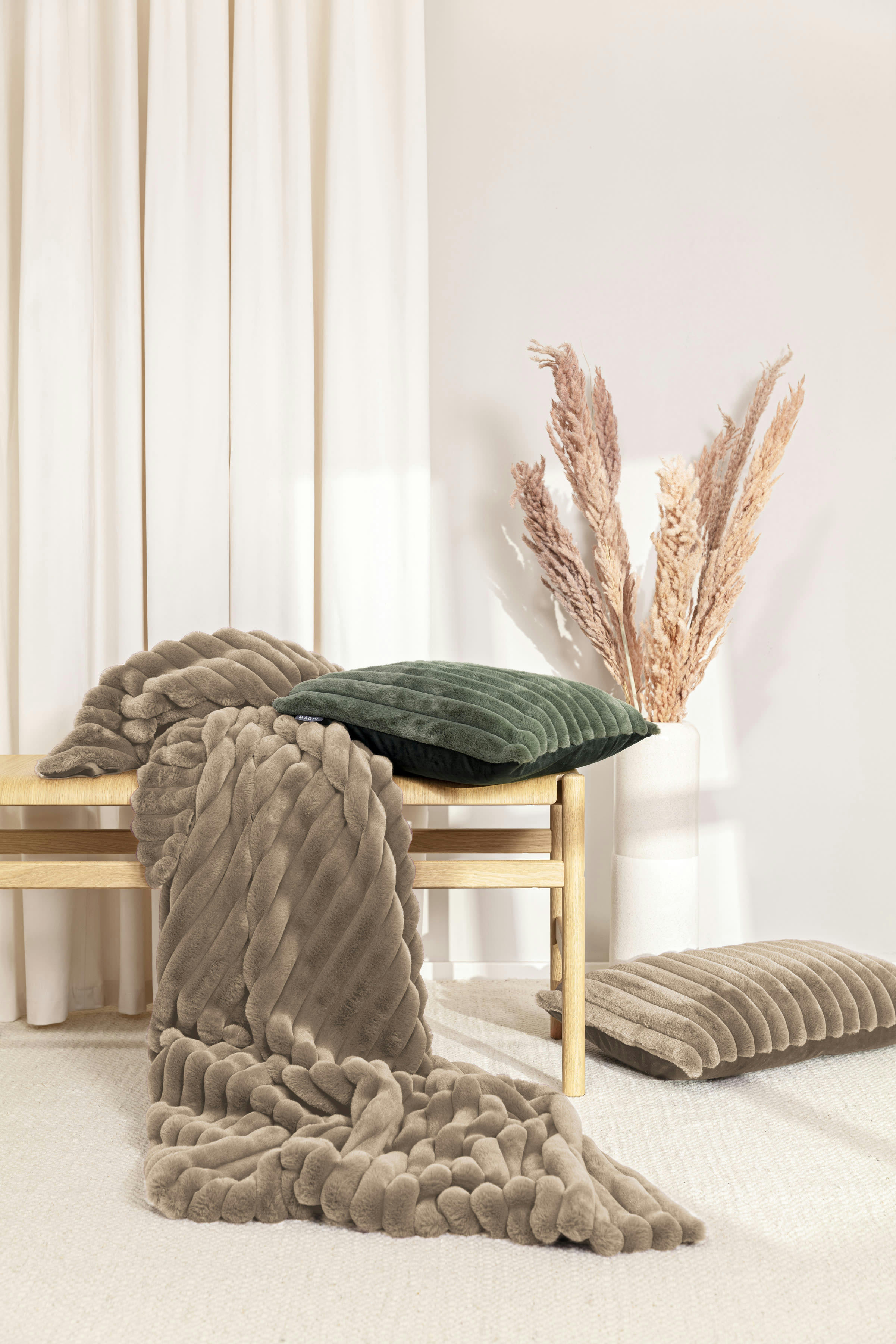 RAYA - Housses de coussin moelleux imitation fourrure taupe-Lot de 2-45x45cm