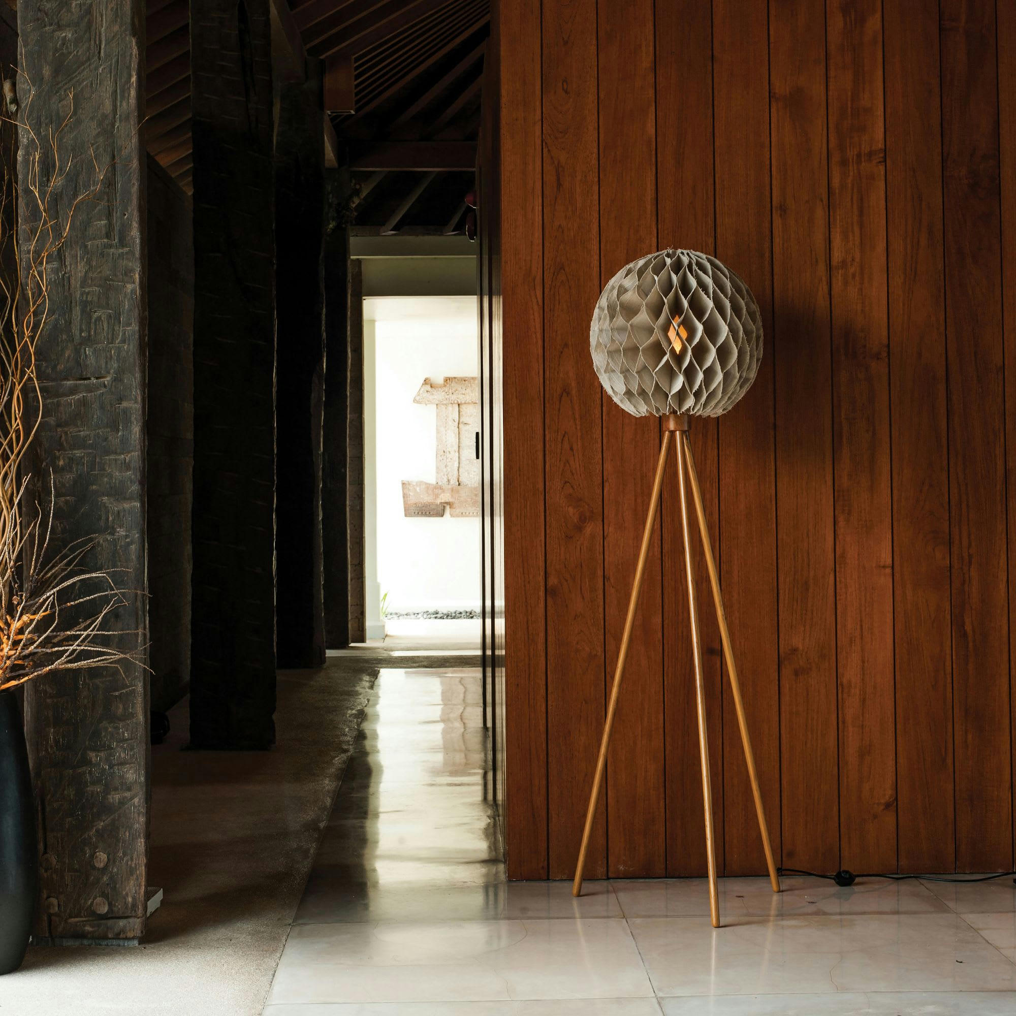 BULAT - Lampadaire en lin taupe pied en teck h163cm