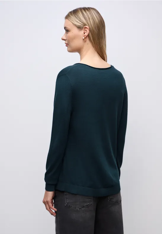 V-Neck Pullover
