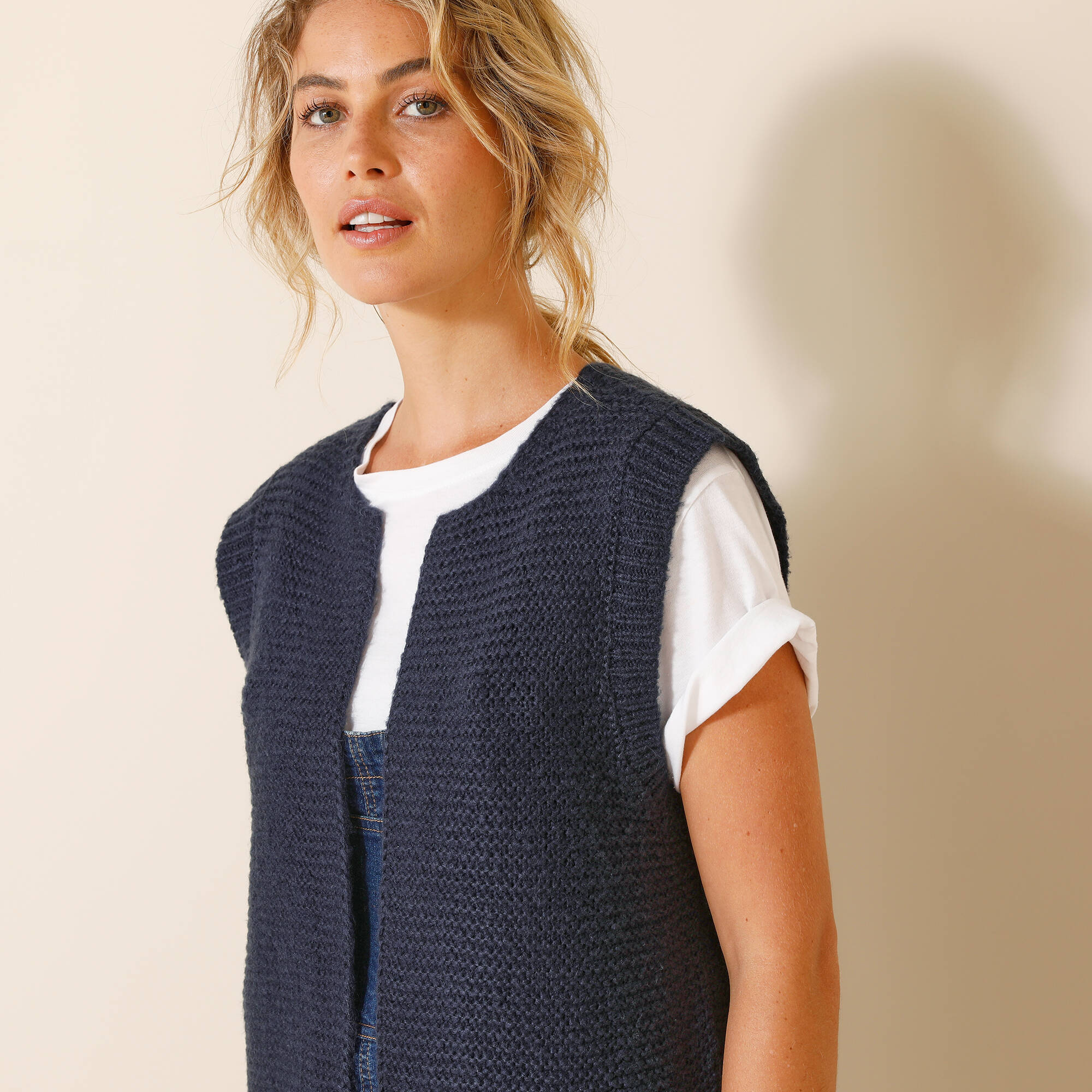 Gilet col rond sans manches, point mousse