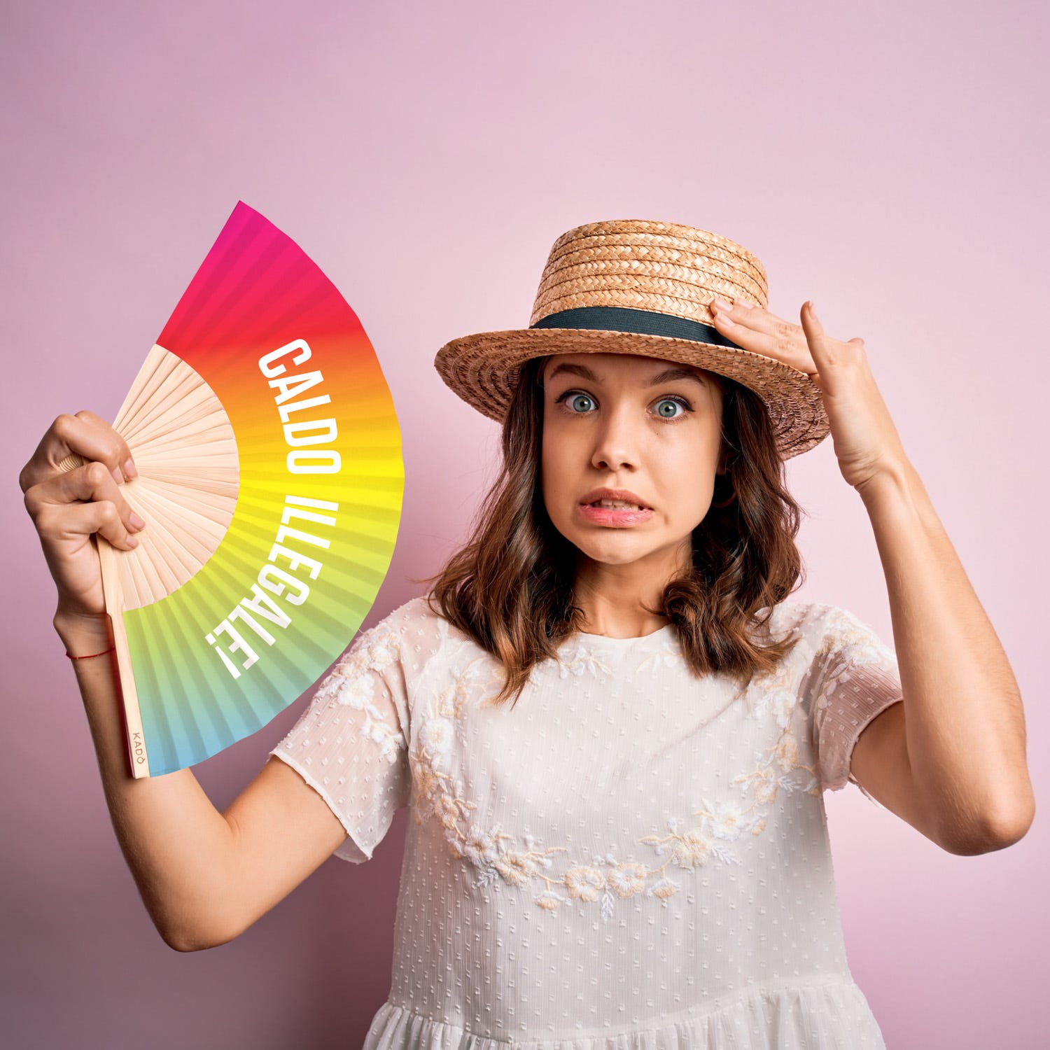 Ventaglio legno con scritta caldo illegale arcobaleno