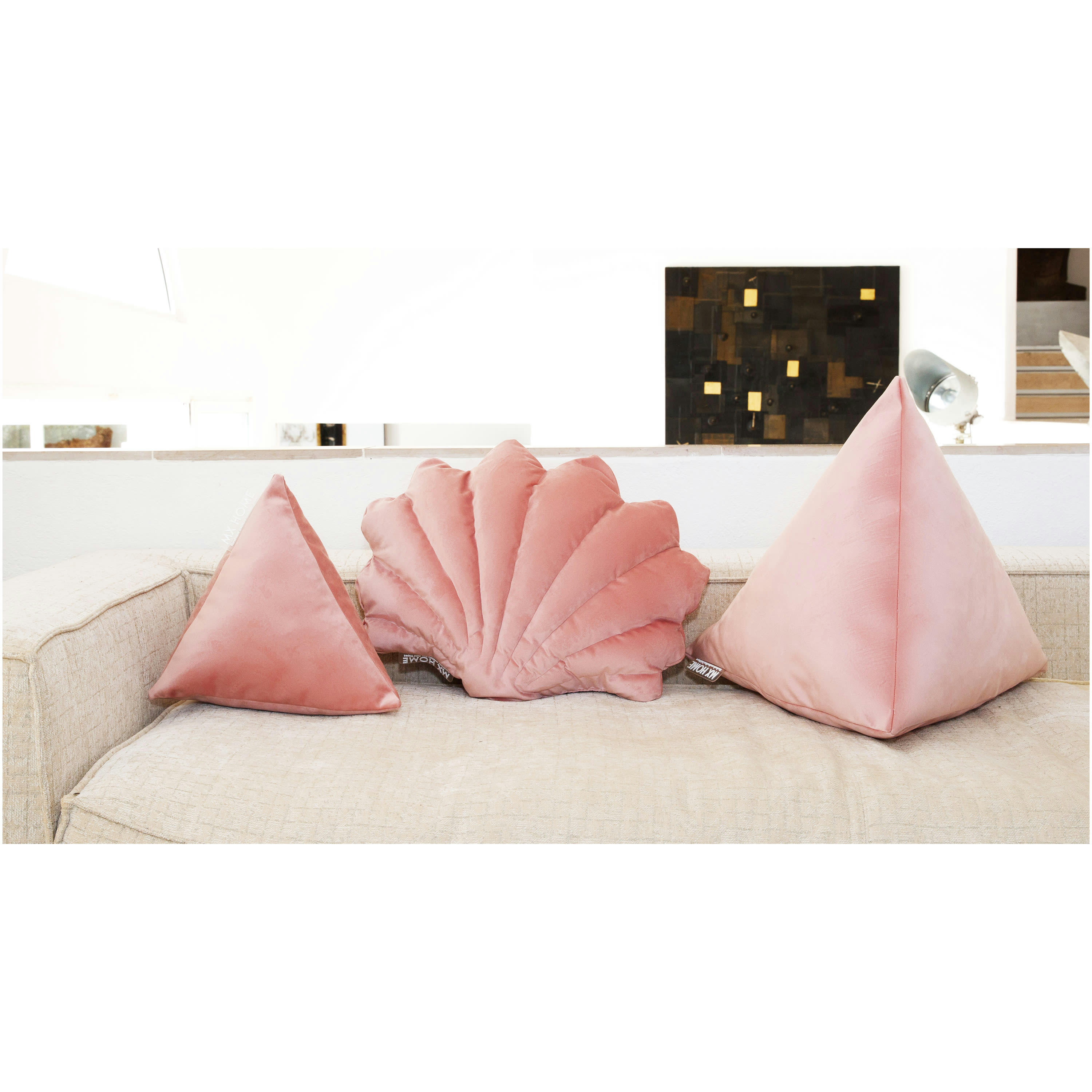 - Lot de 2 coussins pyramide en velours rose poudré