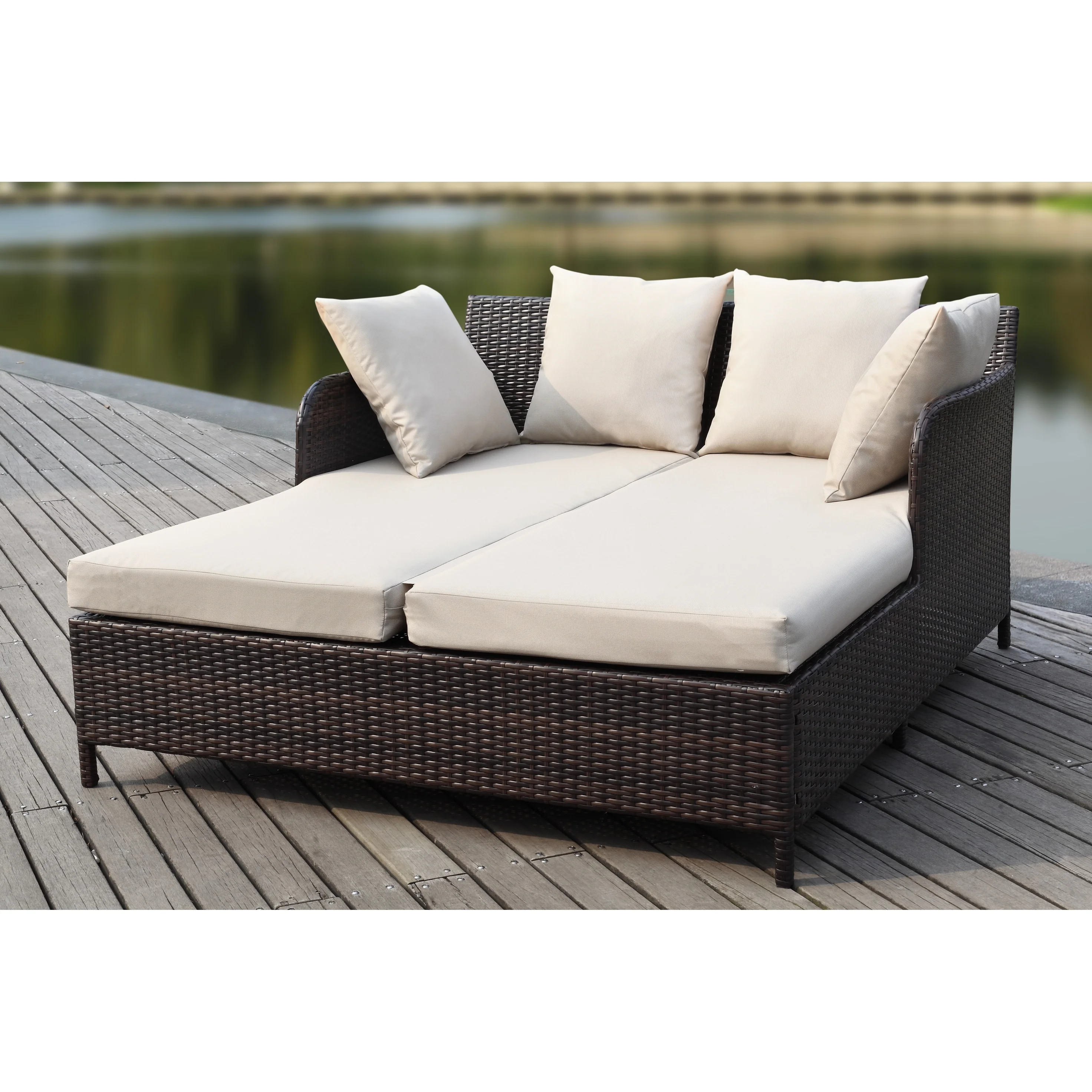 SAFAVIEH Outdoor Roelienke Rattan Wicker Daybed - 53W x 28D x 63H