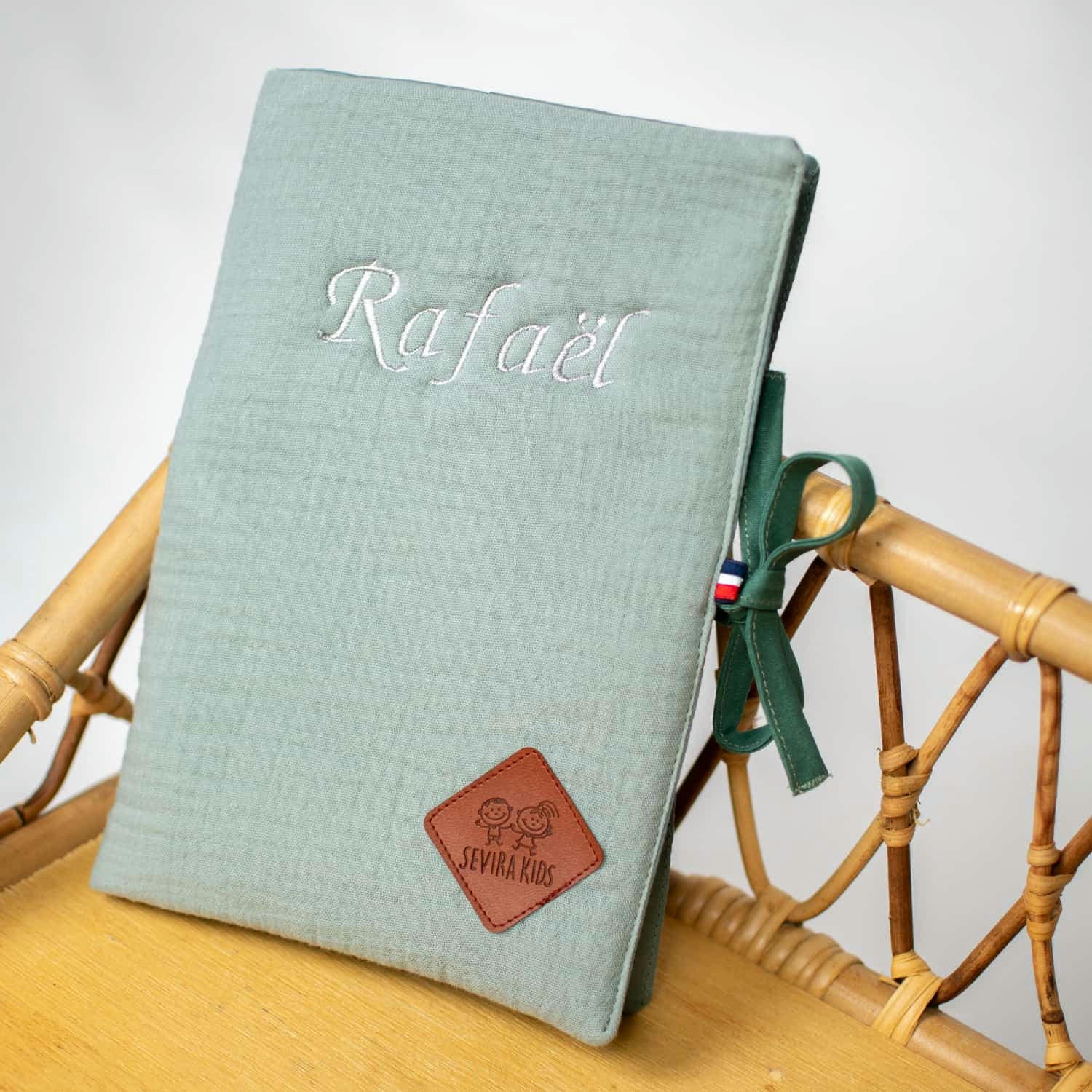 JEANNE - Protège carnet de santé en gaze de coton  Vert de gris