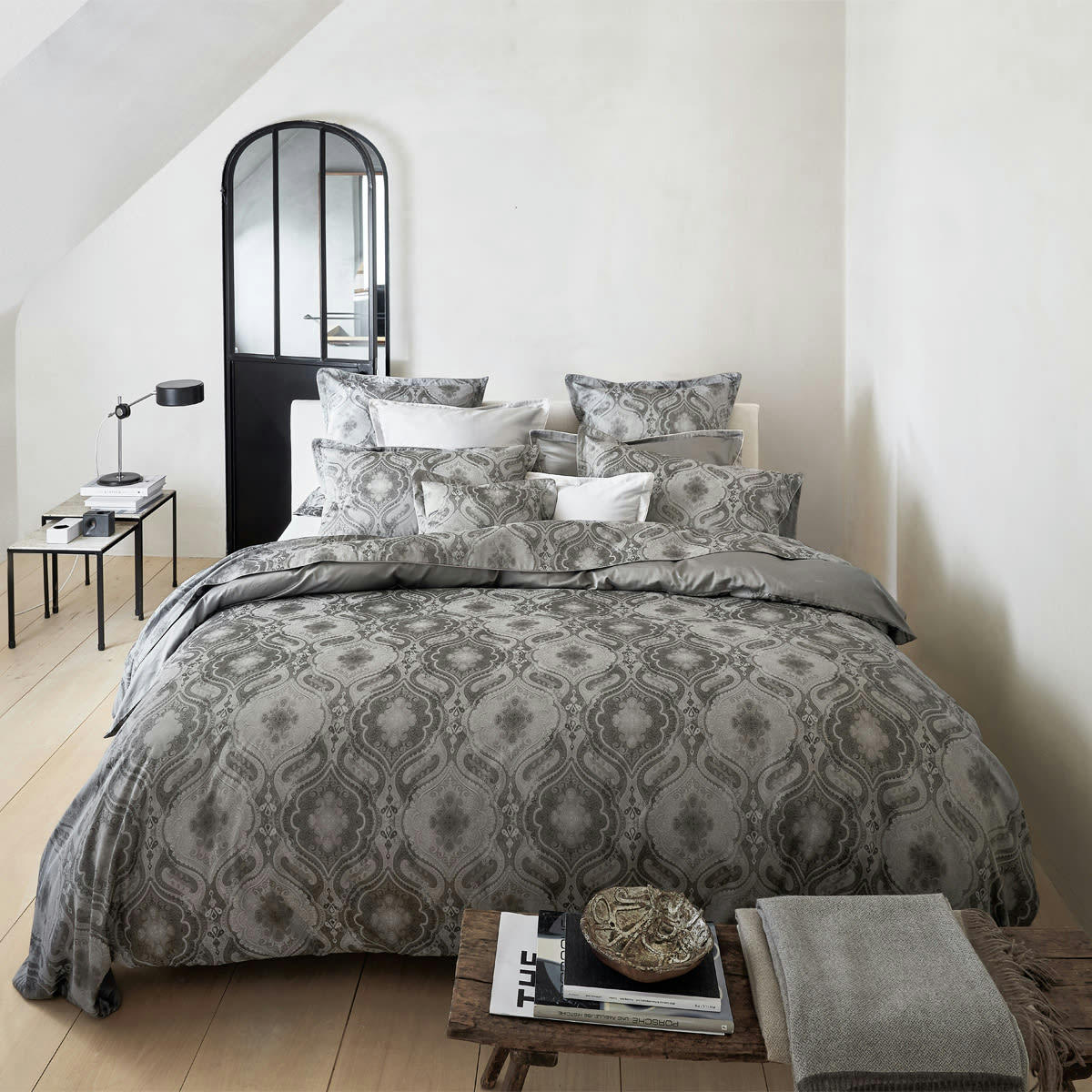 SHALIMAR - Taie d'oreiller en satin de coton gris 65x65