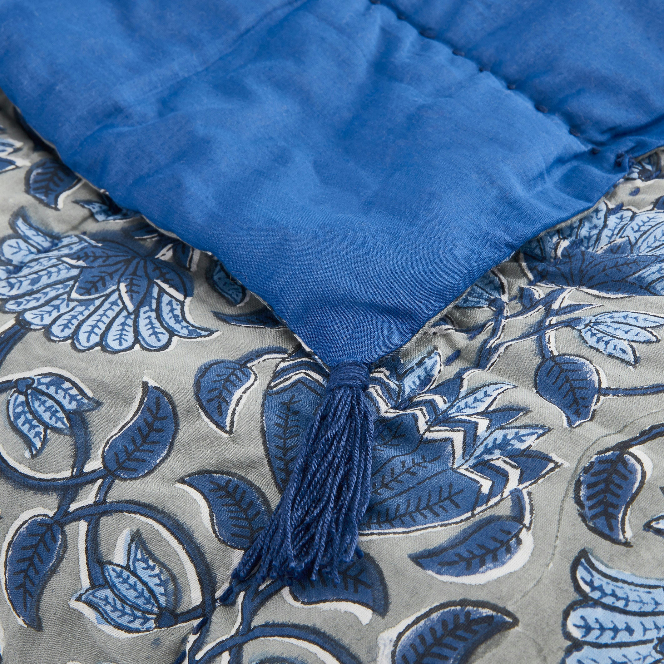Edredon brodé façon kantha, Zasti