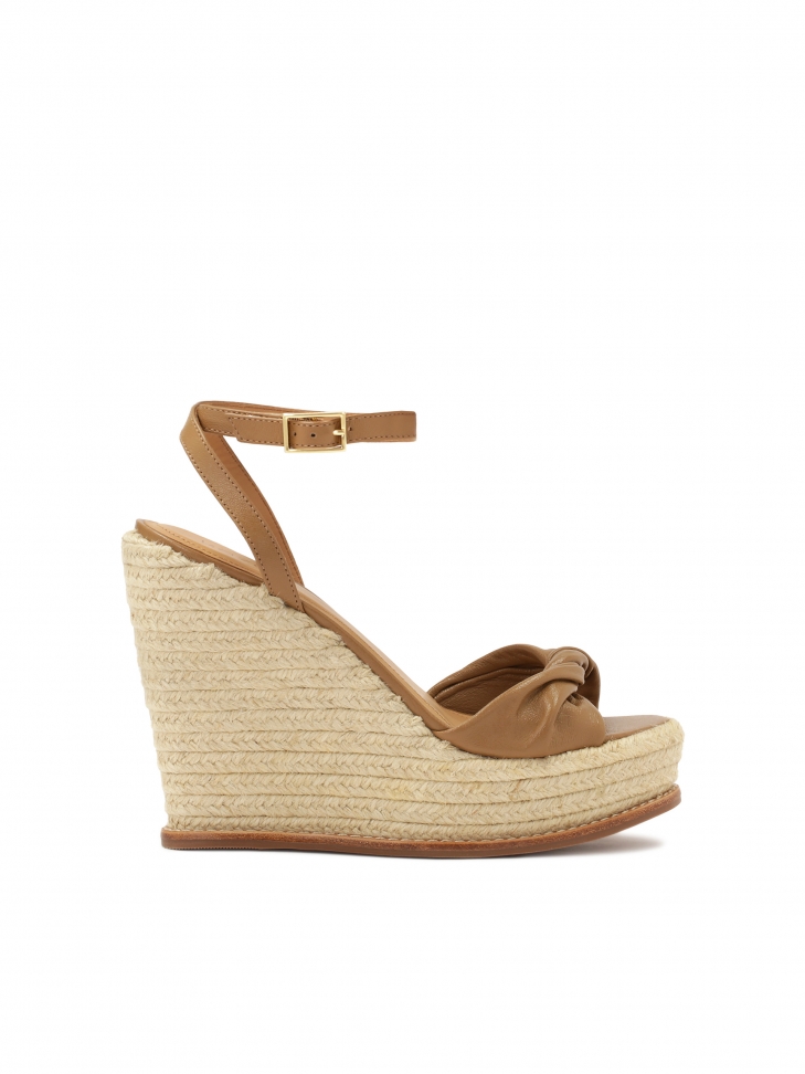 Leather sandals with anchor and platform