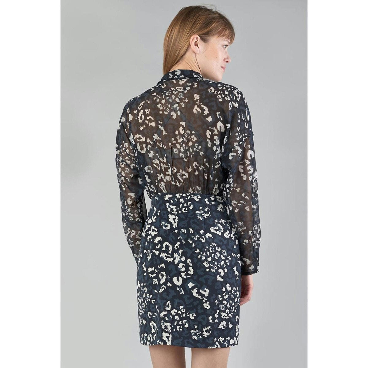 Robe droite, courte, manches longues