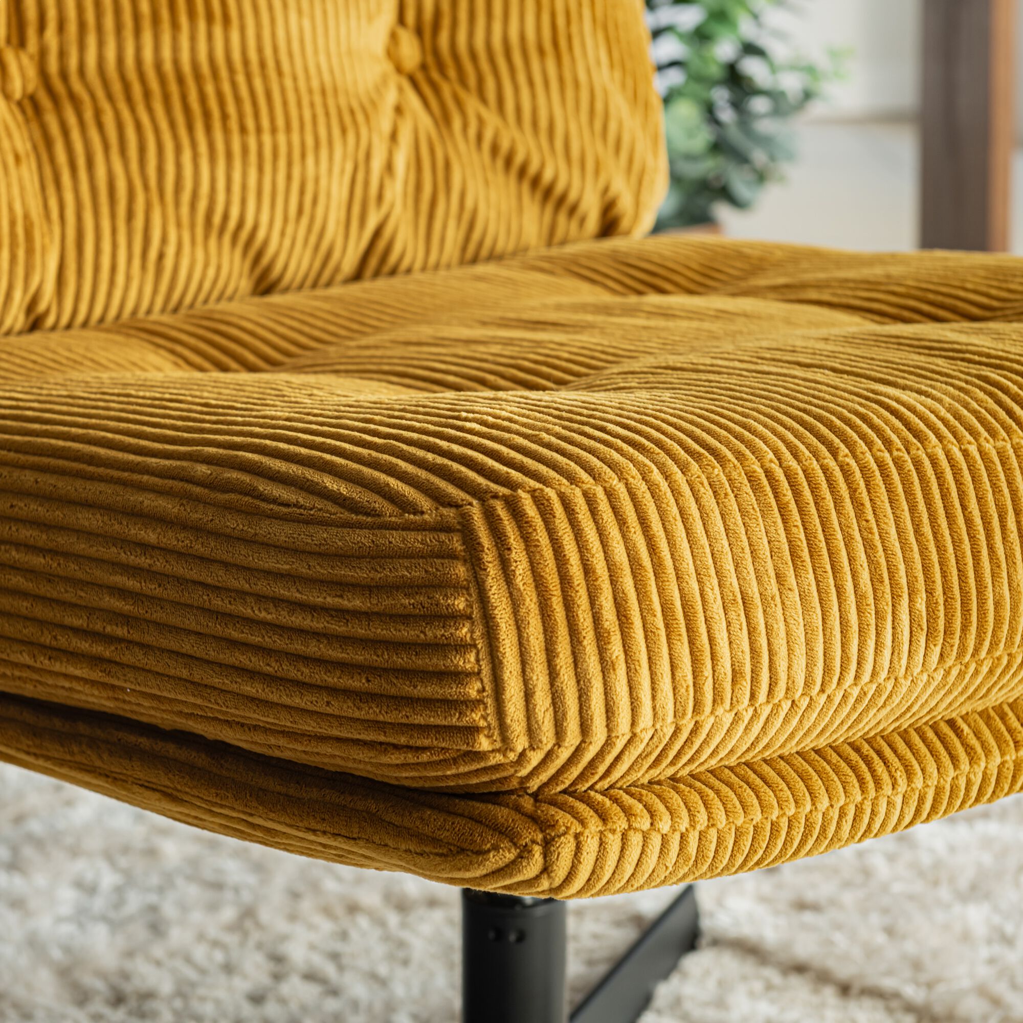 KIARA - Chaise pivotante en velours côtelé et piétement en fer - jaune argan
