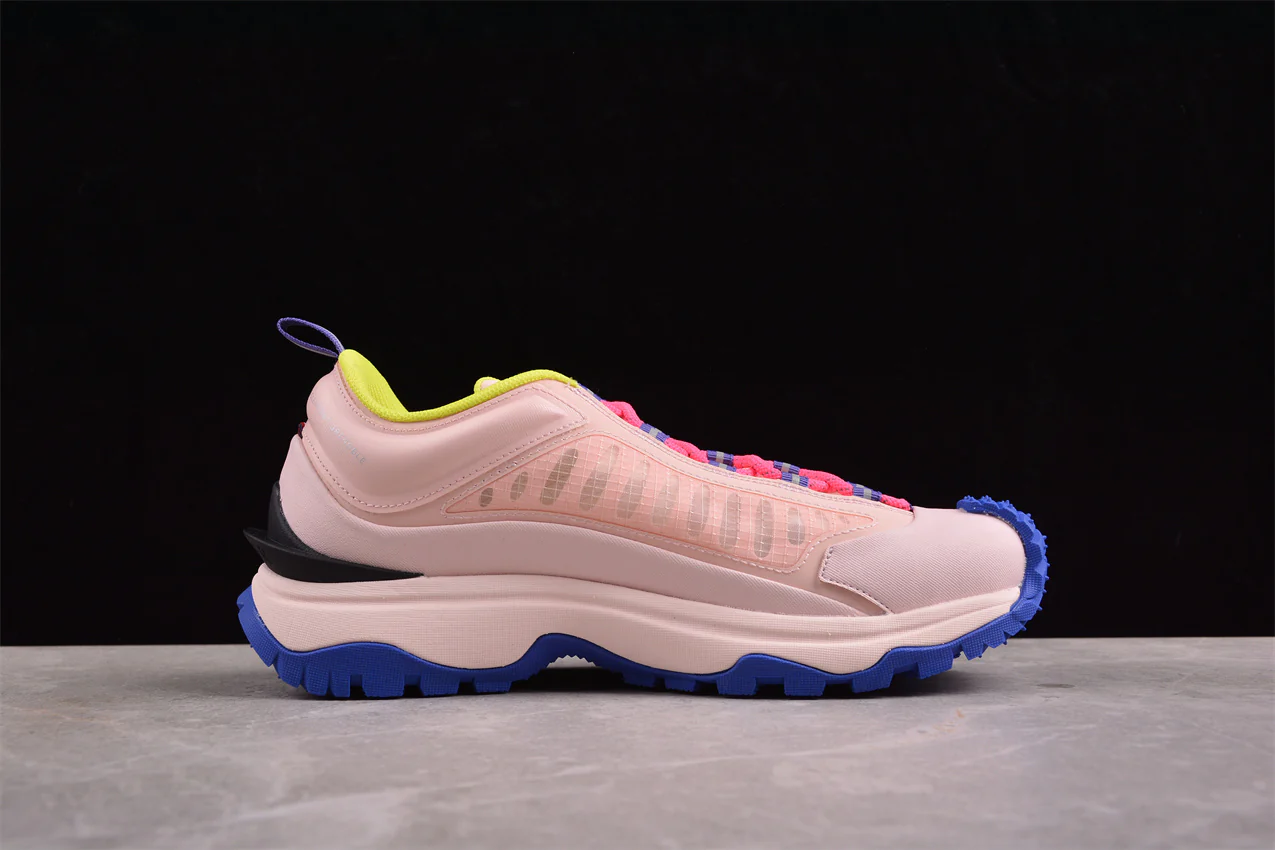 Moncler Trailgrip Lite 2 Low in Pink