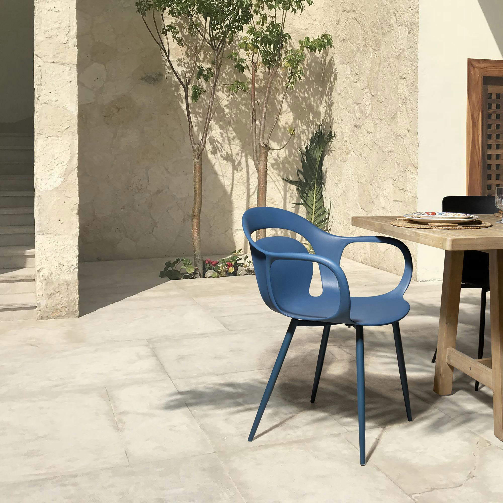 ALAN - Lot de 4 fauteuils de table extérieur en polypropylène bleu cobalt