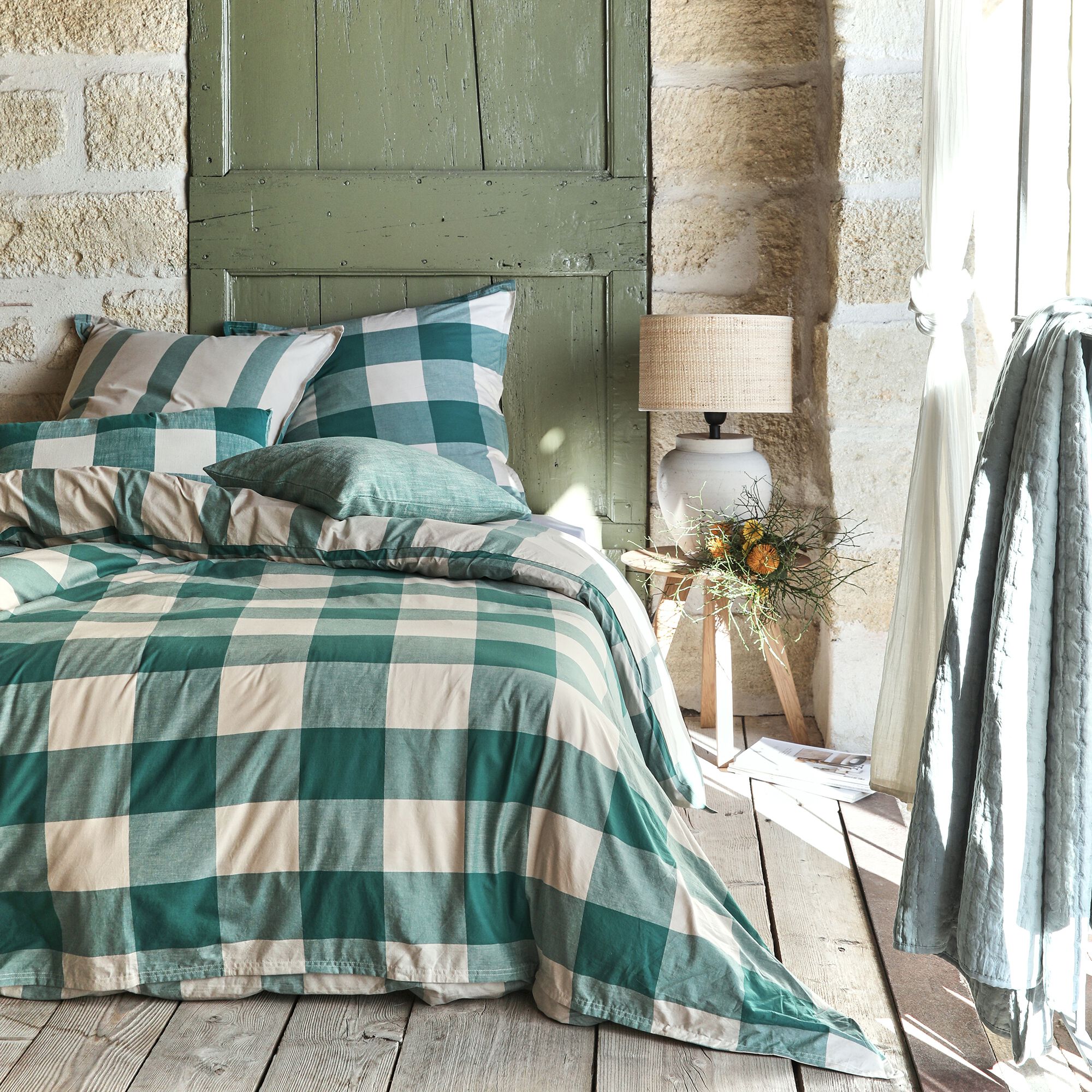 BERRE - Set de 2 bouts de canapé effet bois - bois clair