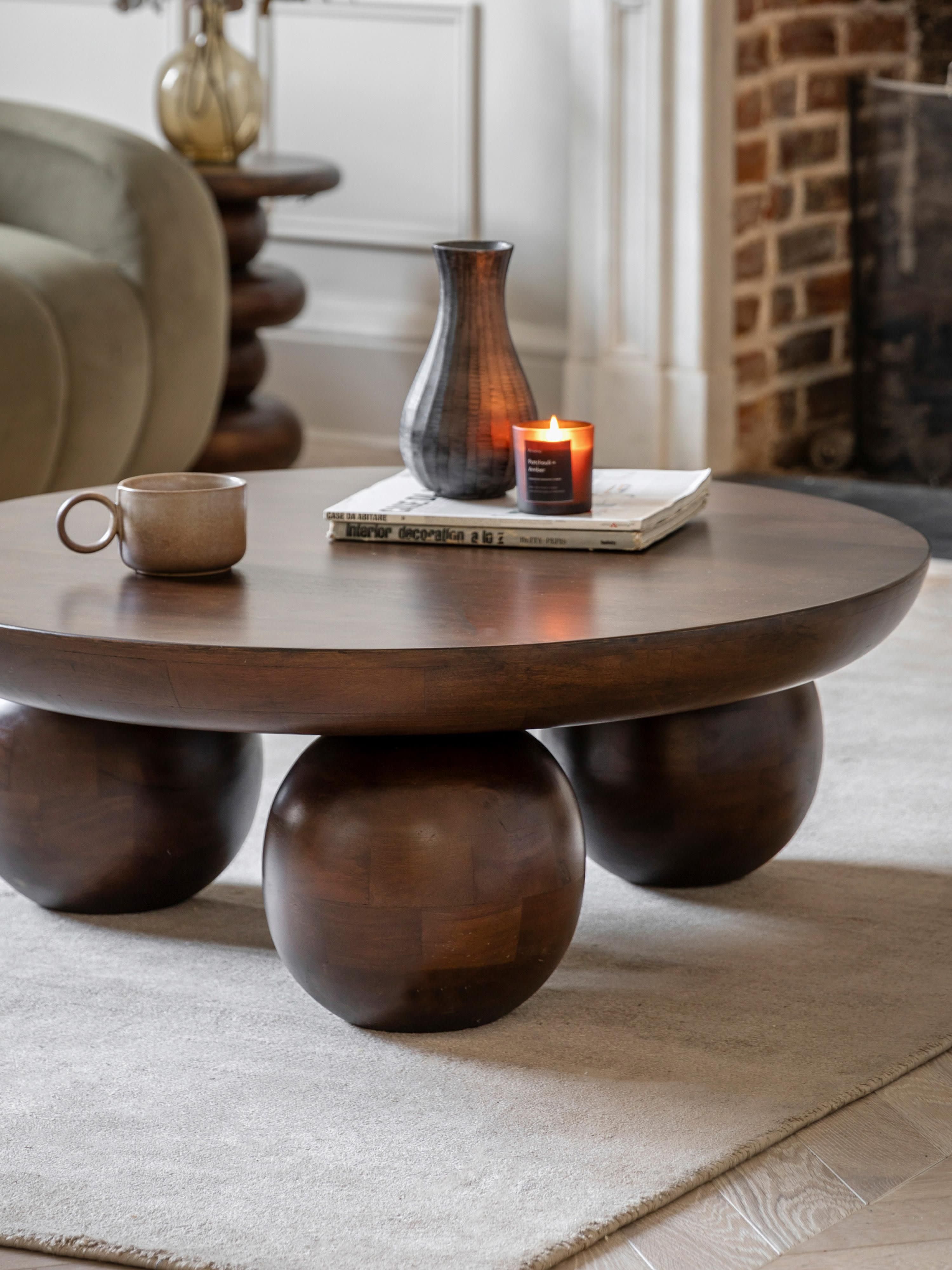 Runder Couchtisch Sculpt aus Mangoholz
