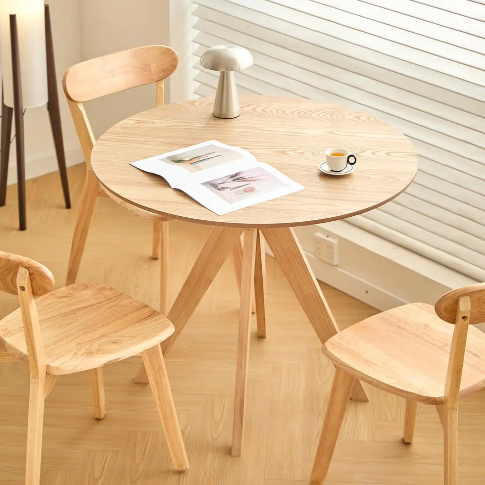 Eettafel voor 4 personen van massief grenen D90