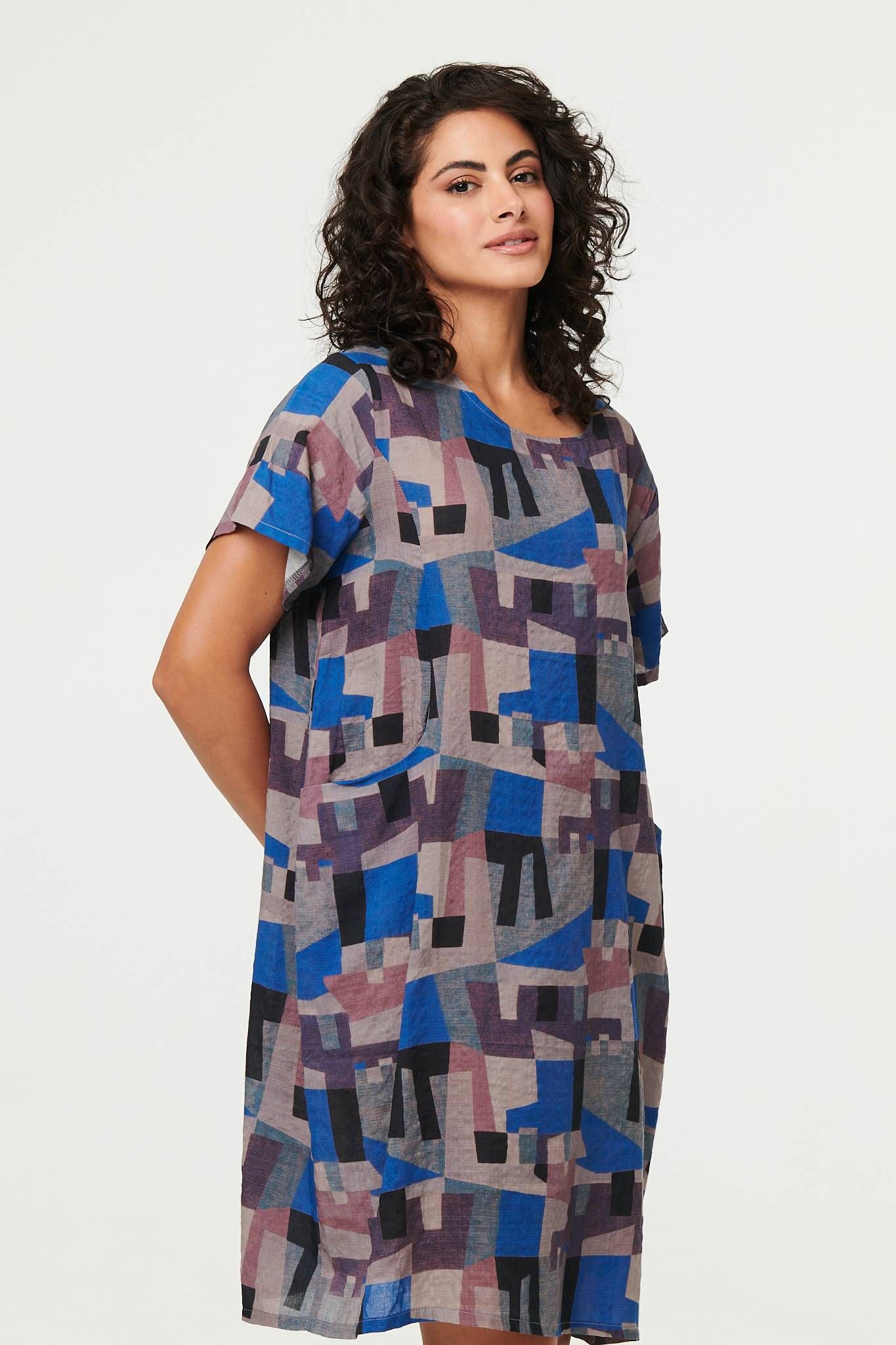 Izabel London Abstract Relaxed Knee Length Shift Dress