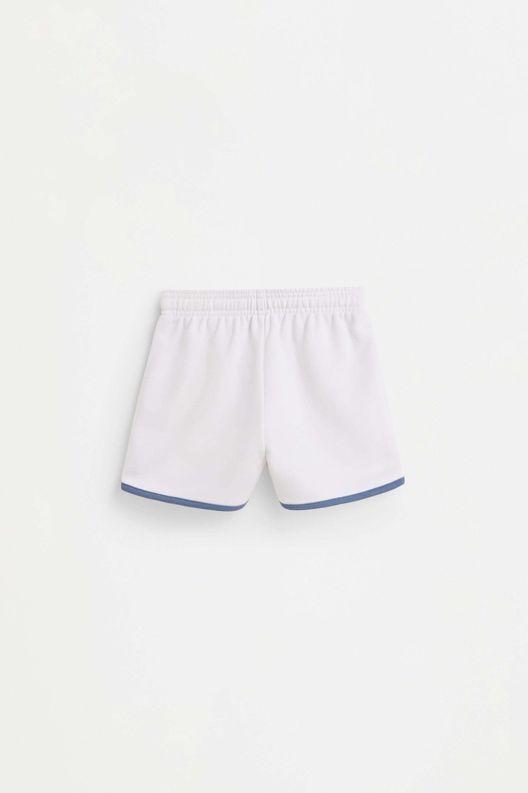 Short ribete a contraste