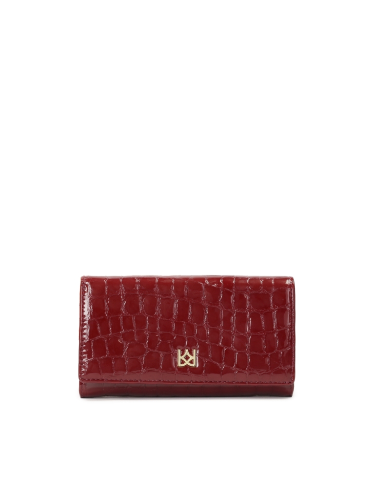 Medium-sized patent wallet in burgundy color