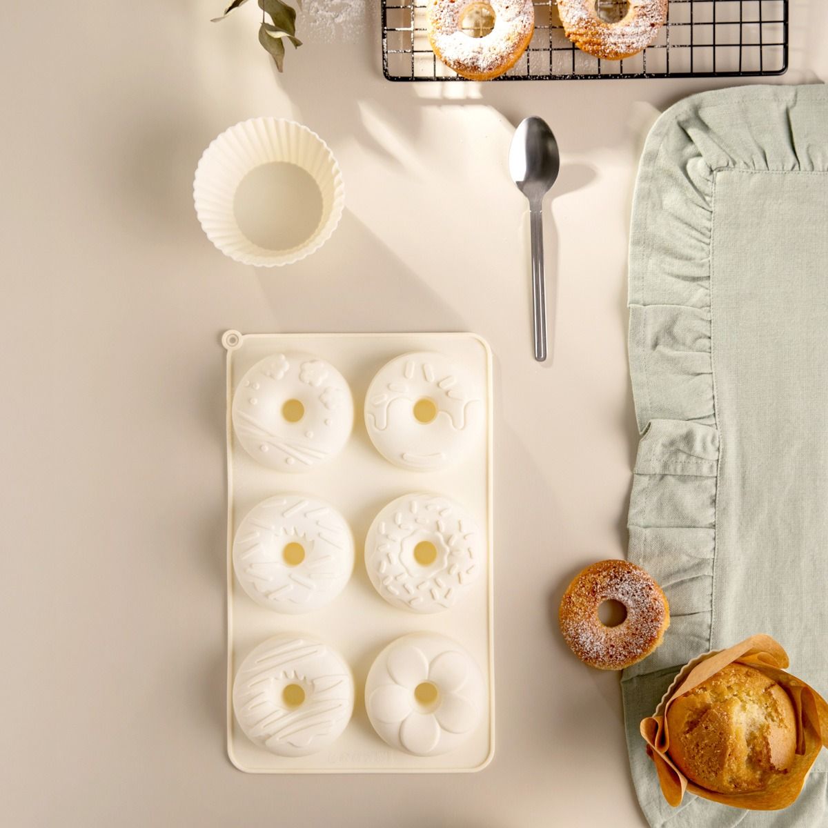 Forma MOLLIS na donuty z posypką śmietankowa 27x16,5 cm
