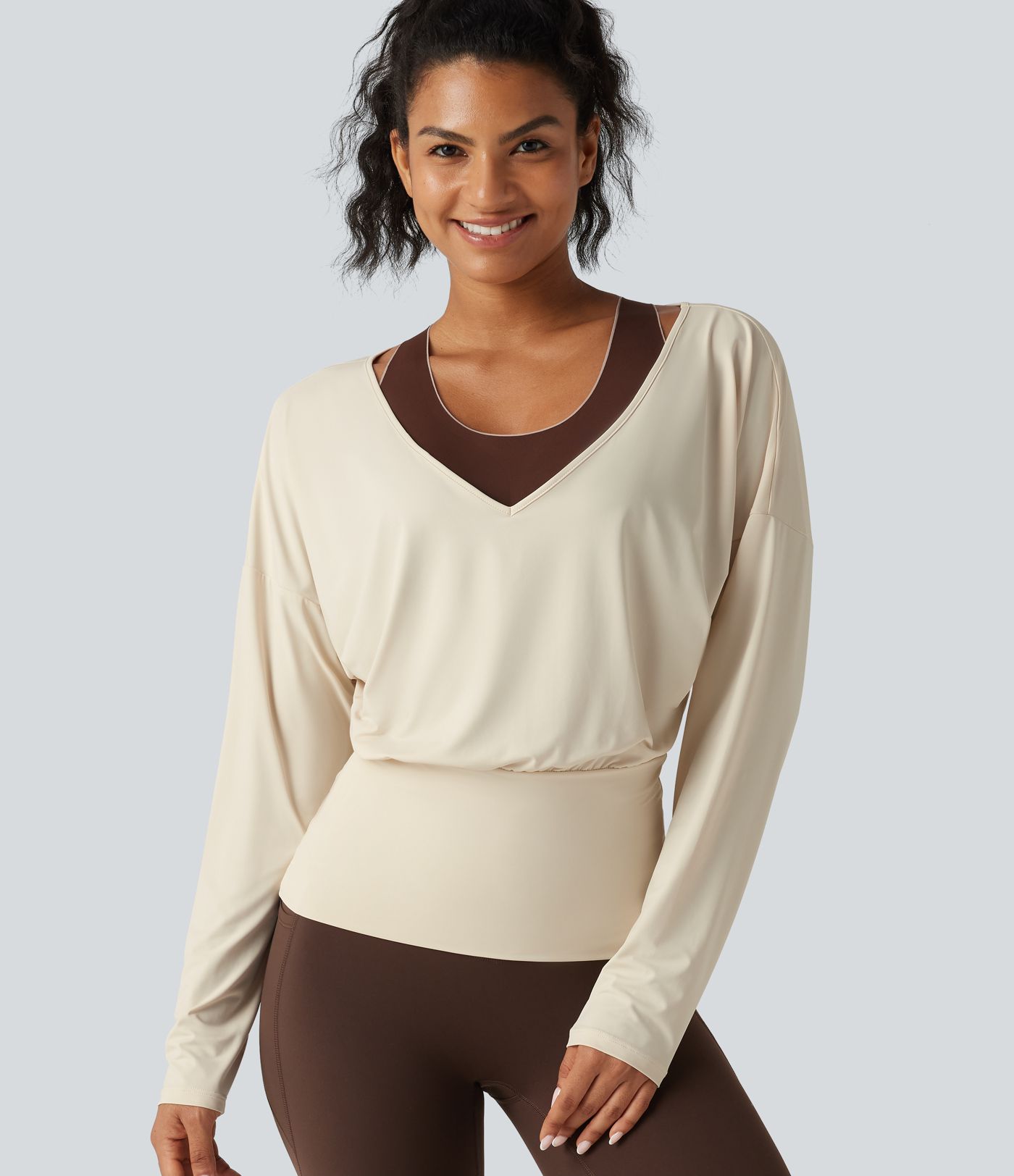 Haut de yoga effet frais InstantCool à col V, manches longues chauve-souris protection solaire UPF50
