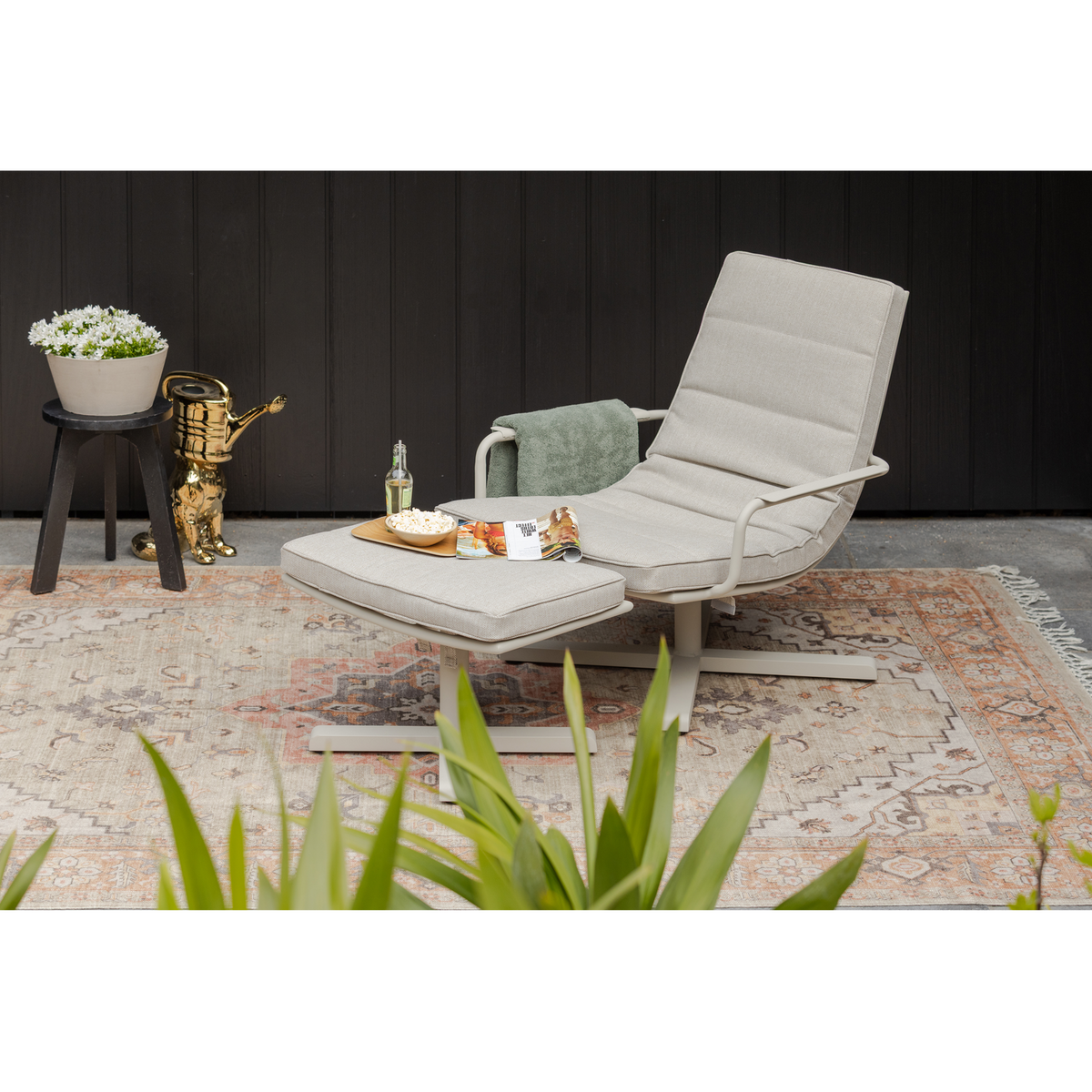 WOOOD hocker buiten Coosa - Aluminium - All Weather - Zand - 43x64x40