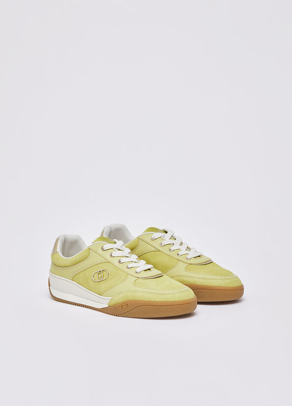 Sneakers in suede
